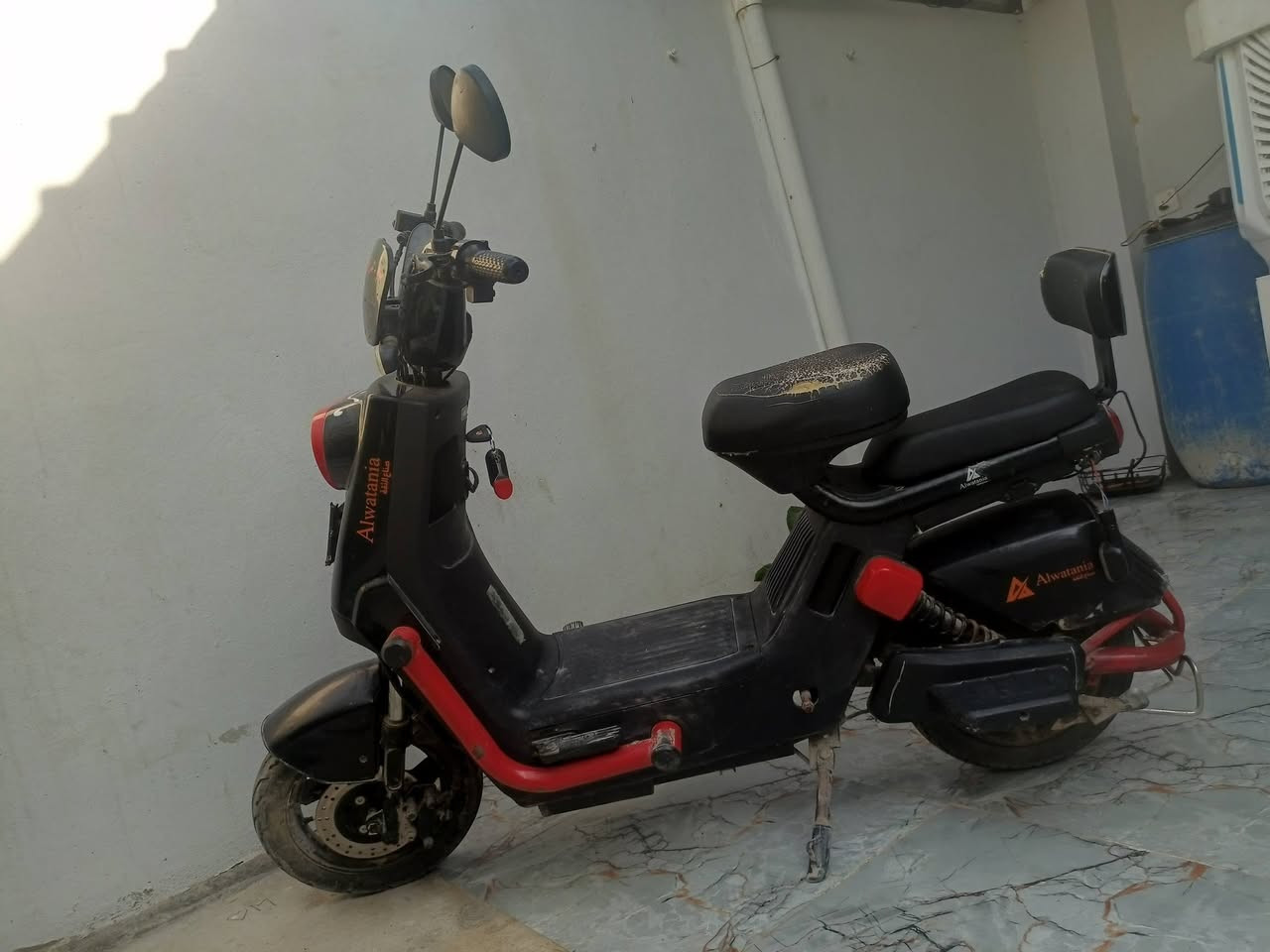 اخوان هذا دراجه شحن للبيع 🏍

الي يريدو يخبر على هذا الرقم (***********) 

والسعر 160 وبي مجال بسيط
