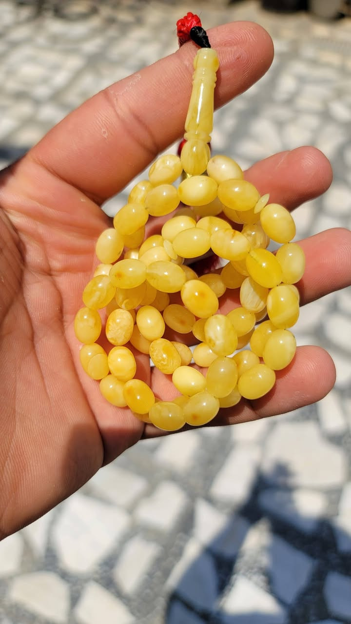 كهرب بولندي حر طبيعي مشجر كصه بيض الحمام الوزن 27غرام عدد الخرز 72 الشاهد استندر المسباح خالي من اي ضرر ***********
