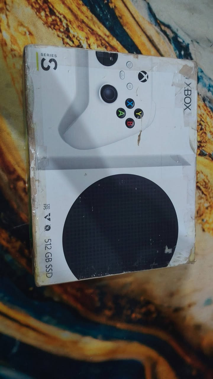 Xbox series s جهاز مستعمل نظيف ما مصلح ولا مفتوح وياه ملحقاته يدته أصلية و كيبلات و باور طاقه 
سعرة 370 ألف وبي مجال عنواني بغداد مدينه صدر  راسلني واتساب رقمي  ***********
