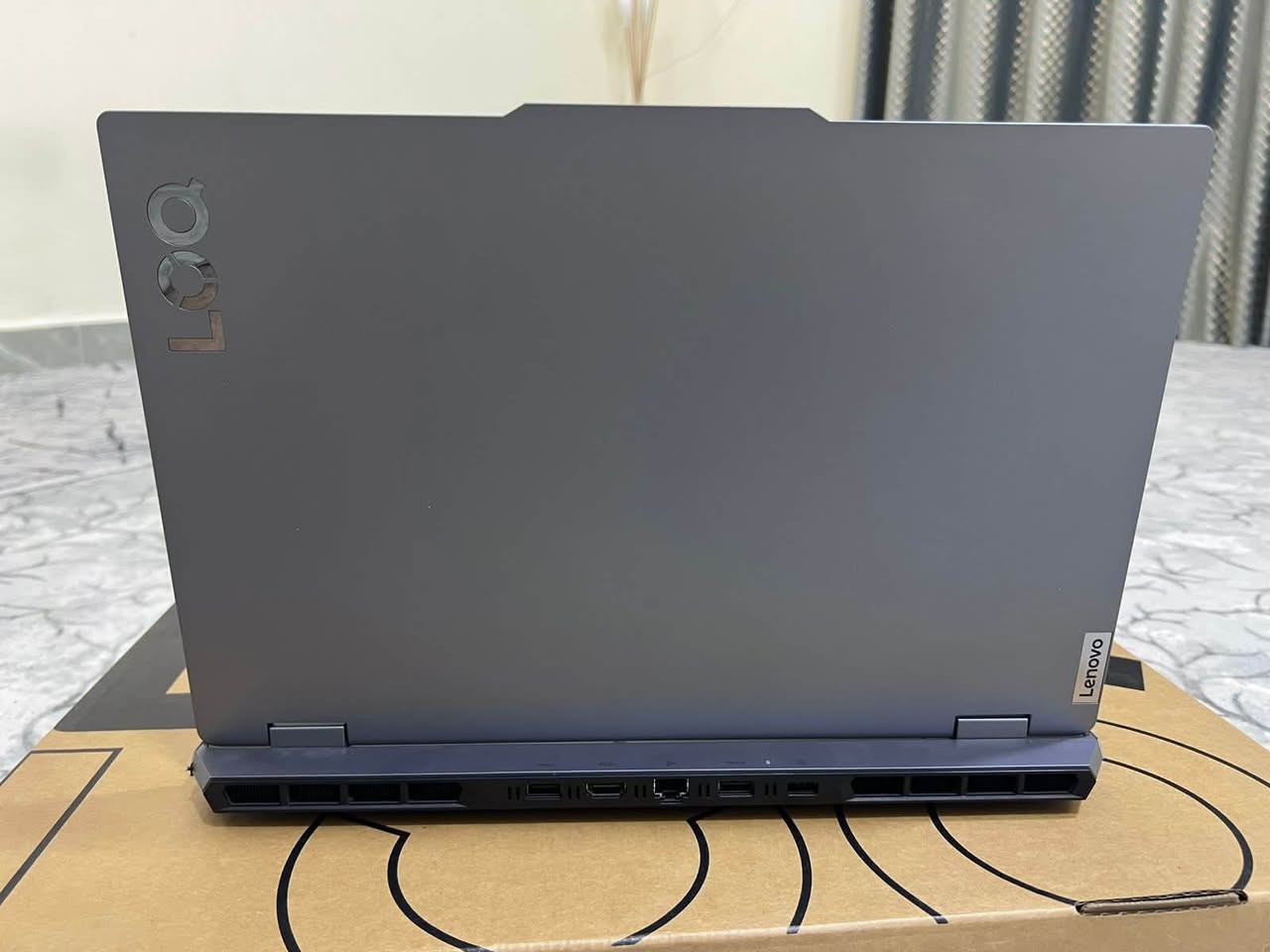 🔥 لابتوب جيمنج وقوة أداء ممتازة Lenovo LOQ 15IRX10 للبيع 🔥
لابتوب قيمنق وشغل ثقيل ومونتاج بمواصفات جبارة وحجم مميز من شركة لينوفو Lenovo!
✨ المواصفات التفصيلية (Specifications):
🔹 الشركة والموديل: Lenovo LOQ 15IRX10
🔹 اللمعان واللون: رمادي مميز (Luna Grey)
🔹 المعالج (CPU): Intel Core i7-1365HX (جيل 13 قوي جداً - تردد 2.6GHz)
🔹 كرت الشاشة (GPU): NVIDIA GeForce RTX 5060 (أداء خارق للألعاب والبرامج الهندسية والمونتاج)
🔹 الذاكرة العشوائية (RAM): 16GB
🔹 السعة والتخزين (Storage): 512GB SSD Fast NVMe (سرعة فائقة بالتشغيل والتصفح)
🔹 الشاشة (Display): 15.6 بوصة بدقة FHD
🔹 البطارية (Battery): 4-Cell (60Wh)
🔹 نظام التشغيل (OS): Windows 11 Home أصلي
📍 الملحقات والحالة:
▫️ الجهاز بالكرتونة بكامل ملحقاته الأصلية.
▫️ حالة الجهاز: / مستعمل بحالة الزيرو]
💰 السعر: [مليون 750] (قابل للتفاوض البسيط)
📍 الموقع/المكان: [البصرة/ياسين خريبط ]

📞 للتواصل والاستفسار:***********
