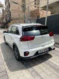 🙋🙋‍♂️ كيا نيرو هايبرد موديل 2022 ابيض   وارد امريكي  اذا تريد سيارة SU...