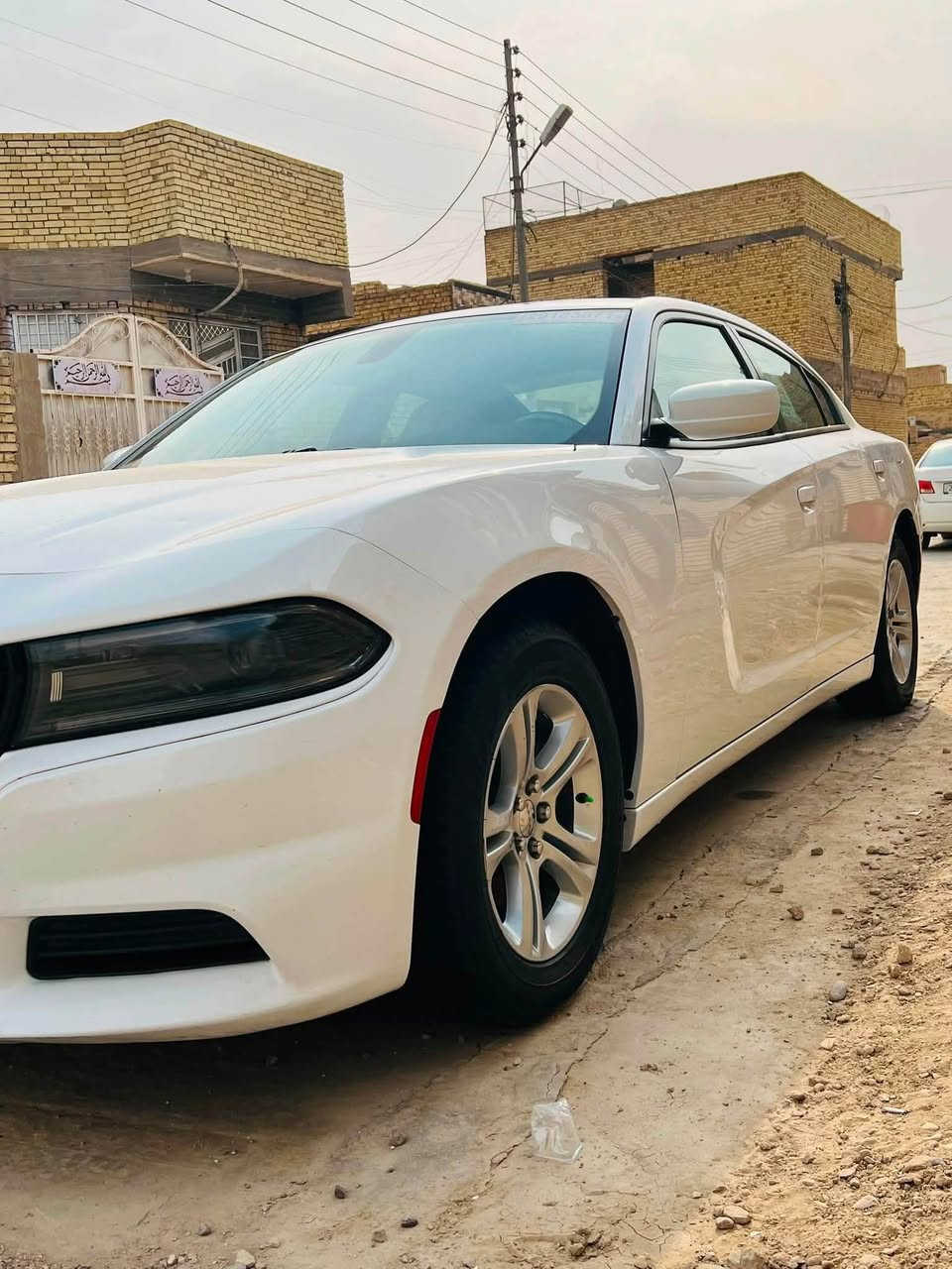 السلام عليكم
جارجر موديل 2022 اصل فئة SXT كفاله عامه رقم بغداد باسمي ماشيه 55 استخدام شخصي السياره مالت جناي ما مشتغله خط 
مكاني الناصريه  السعر 225 وبيه مجال 
الاتصال ***********
