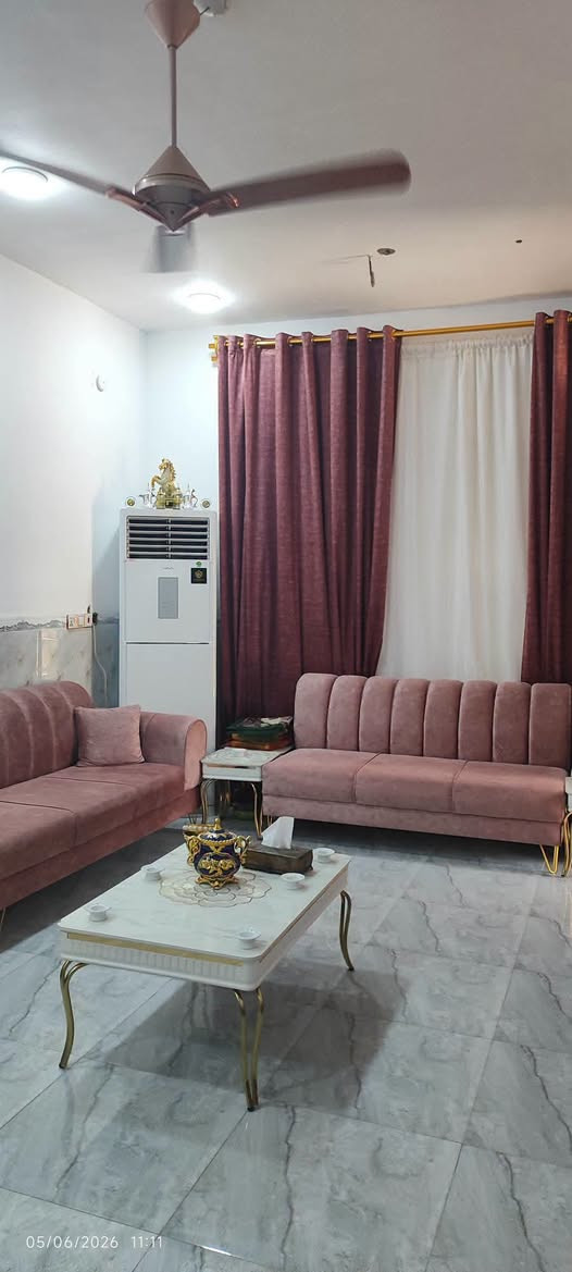 الى اصحاب الموقع الممتاز والمواكب الحسينية بيع مستعجل :-
 بيت حديث 200م طابقين ركن طابو زراعي(ملك صرف) سند 25 حسب ما مذكور في سند التسجيل العقاري للبيع أو مراوس ( طابو صرف أو طابو زراعي ) ..موقع ممتاز في أبي غرق حي بغداد خلف سيطرة أم الهوى وخلف محل الحلويات  يبعد عن طريق الزائرين تقريبا 30م السعر 146 مليون وبي مجال للشراي يتكون من :-
ط1ـ غرفتين نوم،صاله،استقبال،مطبخ حار وبارد ،صحيات عدد2,گراج.
ط2ـ ثلاث غرف نوم،صاله،إثنان من الغرف نظام سويت،سطح عدد2 .. للاستفسار الاتصال على الارقام التاليه:-
***********
***********..واتس آب
