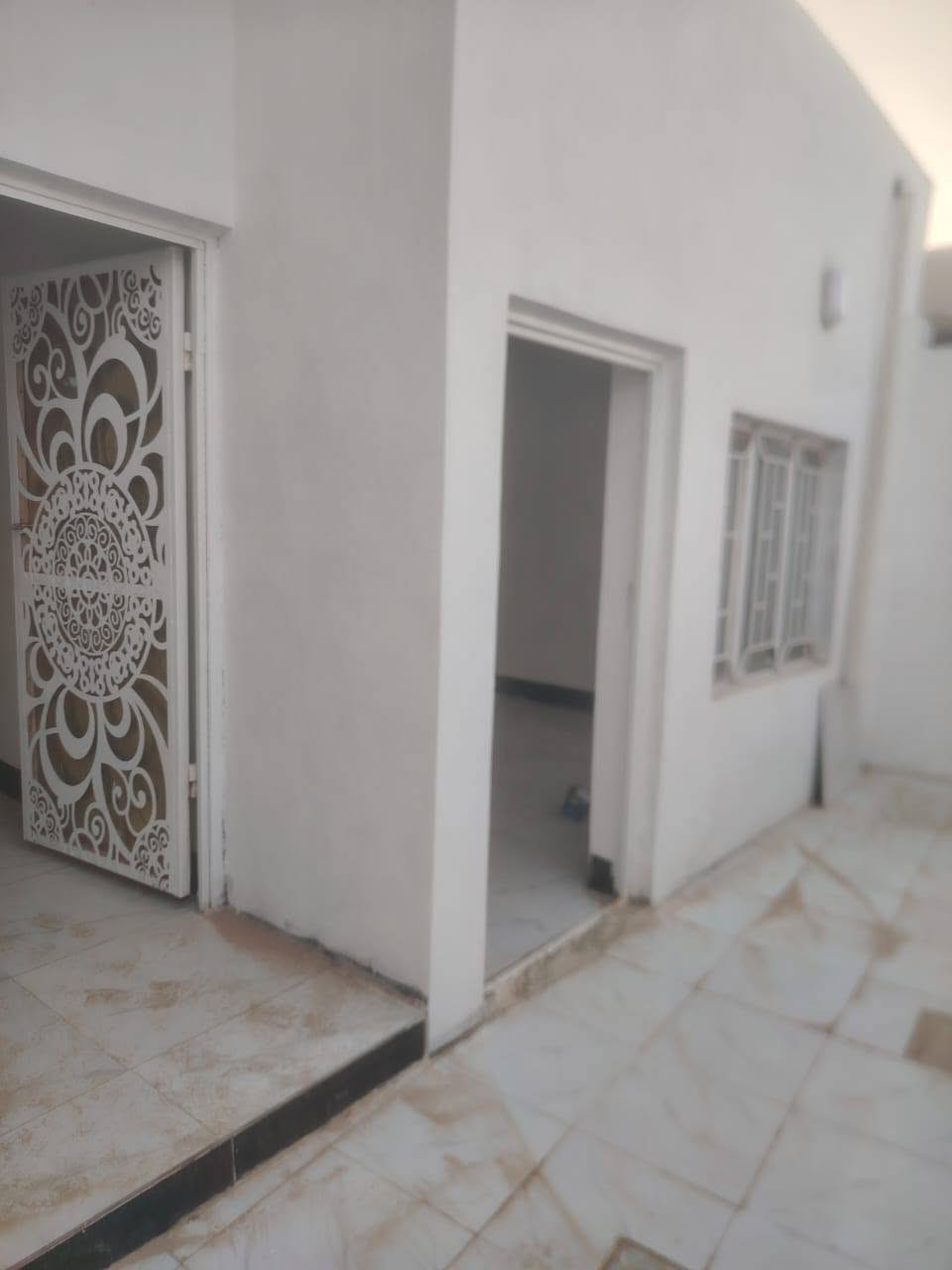 ١٤٠م • نجف شارع المطار • غرفتين