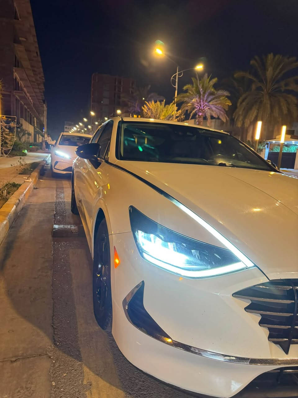 سلام عليكم
سوناتا 2021 وارد امريكي ابيض بدون حادث ضررها سرقه
رقم اربيل الجديد  تحويل مباشر 
مواصفات نص فول  شاشه كبيره وتحكمات ستيرن هاند بريد كهرباء تحديد مسار وباقي المواصفات معروفه 
محرك مكفول لا فتح ولاتبخير شرط 

وبيها بلعراق طخه بسيطه بلجاملغ لخلفي موضح بلصوره ونصبغ على كد الضرر 
سياره جديده جداً  وماناقصها شي 
 مكاني بغداد اليرموك
***********8
السعر 150 وبيها مجال بسيط
