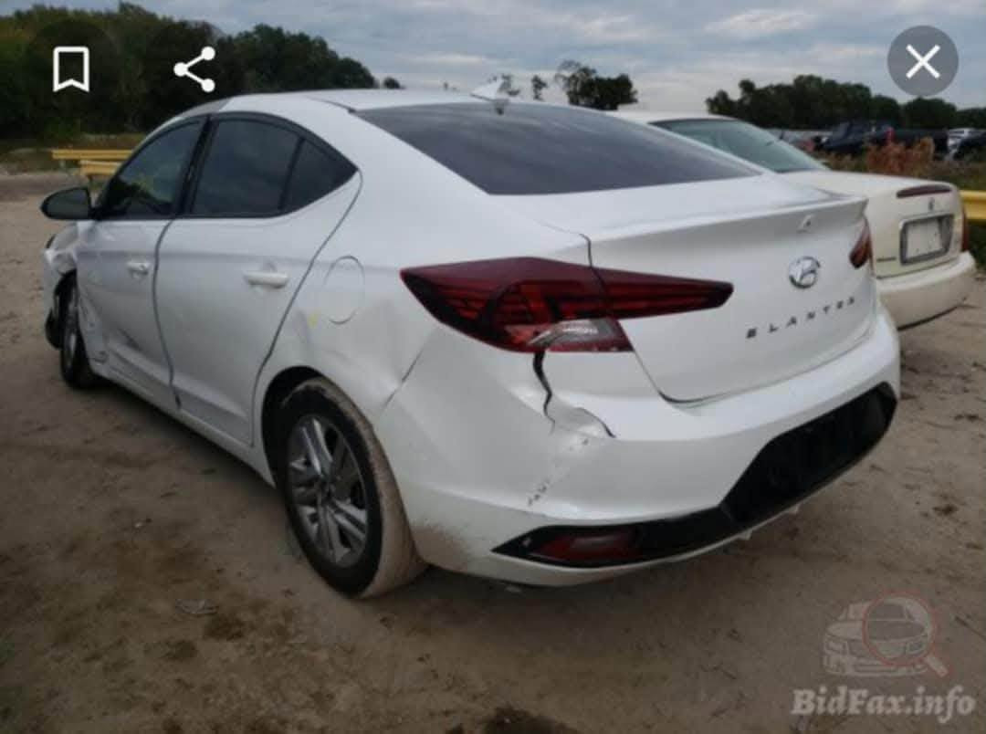 سيارة نوع : Elantra
السياره نضيفة جداً وحالتها ممتازه
ماشية :30000
مكاني : بغداد 
الرقم : ***********
السعر : 137 ورقه وبيها مجال بسيط
