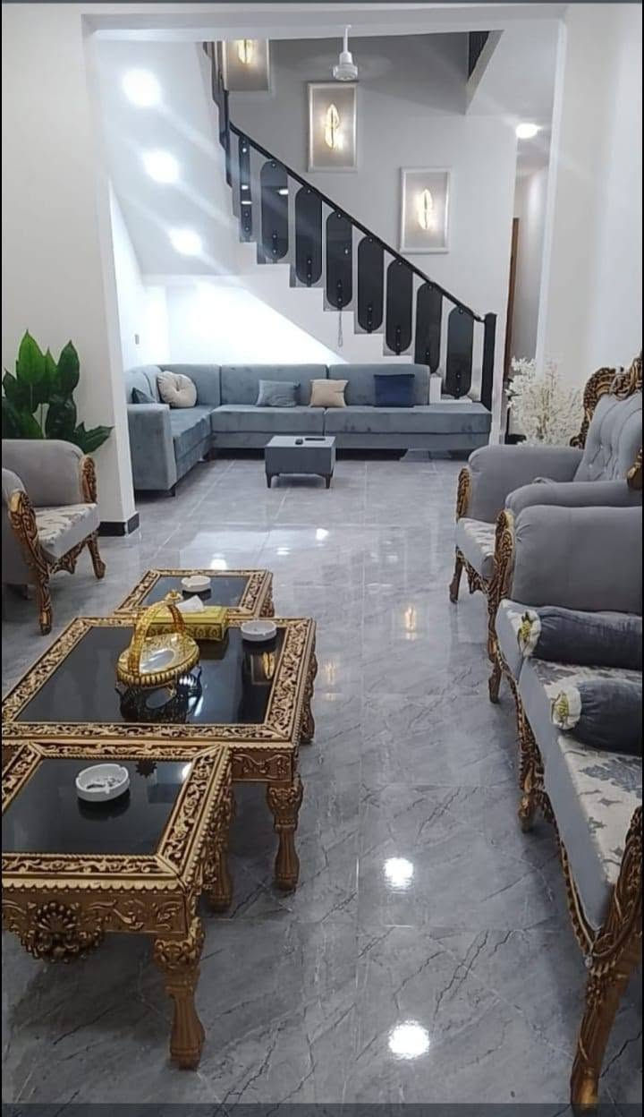 سلام عليكم بيت زراعي للبيع قريب شارع الرئيسي مساحته ١٢٥متر واجه خمسه مدخلين بناء حديث طابقين طابق ثاني مبني هيكل مكان بسويب قرب مولده علي كاطع السعر ٧٠ وبي مجال رقم ***********واتساب
