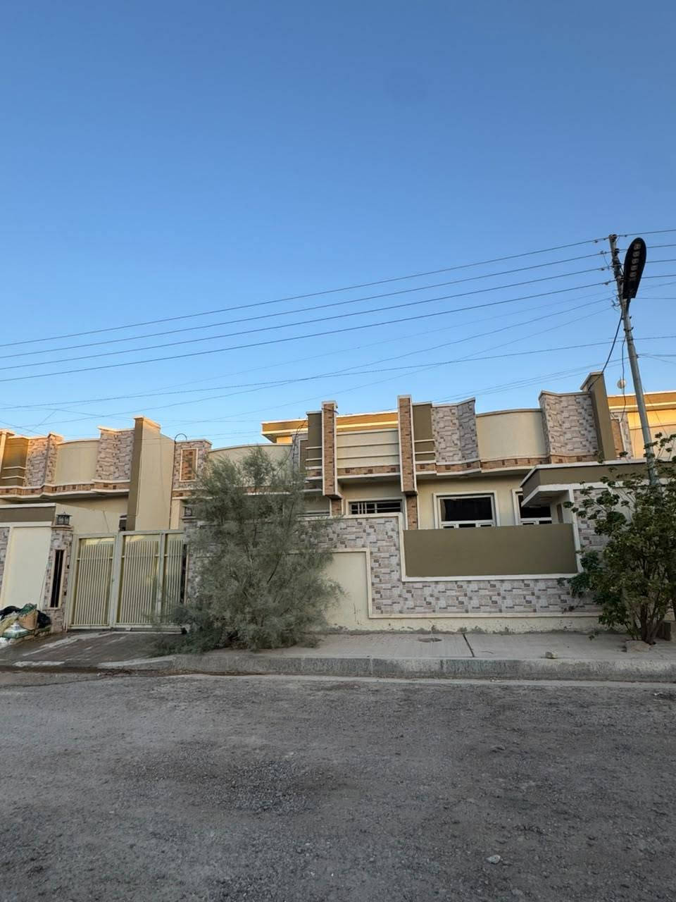 بيت للبيع في الفلوجة  مجمع النخيل السكني
 250‪ مساحة البيت م
الواجهة 12 ونص
نزال 20
شارع 20
كراج سبارة 
طرمة كاشي
غرفتين صالة مطبخ حار وبارد استقبال
 وحديقة
طابق واحد
السعر ٢٠٥ مليون وبي مجال
للاستفسار ارسال رسالة على الواتس اب
***********
