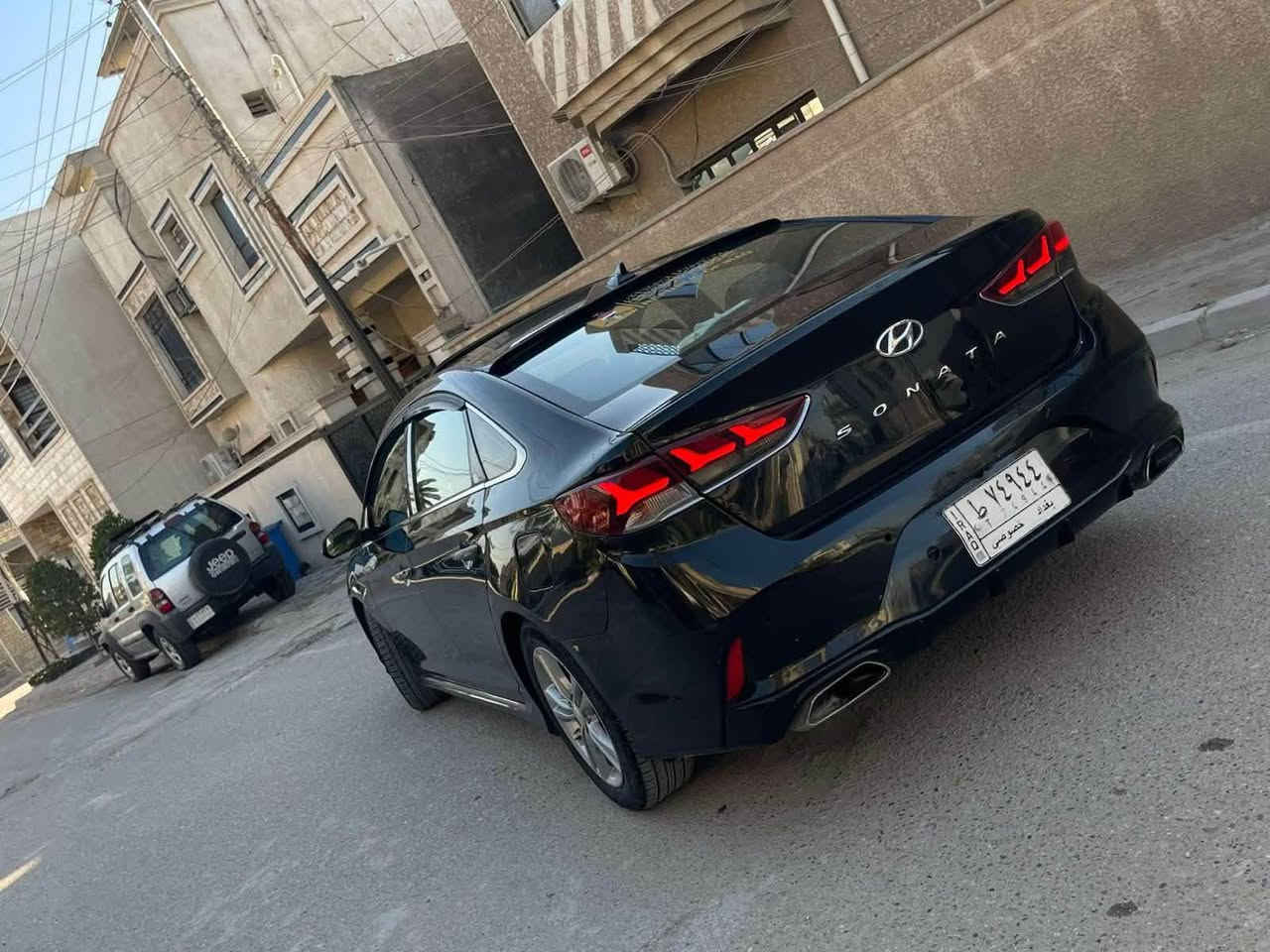 سلام عليكم سوناتا سبورت فول موصفات تحكمات جهتين شاشه جبيرة عدادات سبورت ستيرن حرف D وارد امريكي بيها جاملغات خلفيه ثنين وقبغ جنطه بدون دواخل وبدون ايرباك السياره نظيفه وكامله و مابيها اي نقص مكانها الدورة شارع ابو طياره للاستفسار  ***********

نص مكتوب في الصور:
- SULAYMANIYAH Iraq
- Ali Koge Baghdad