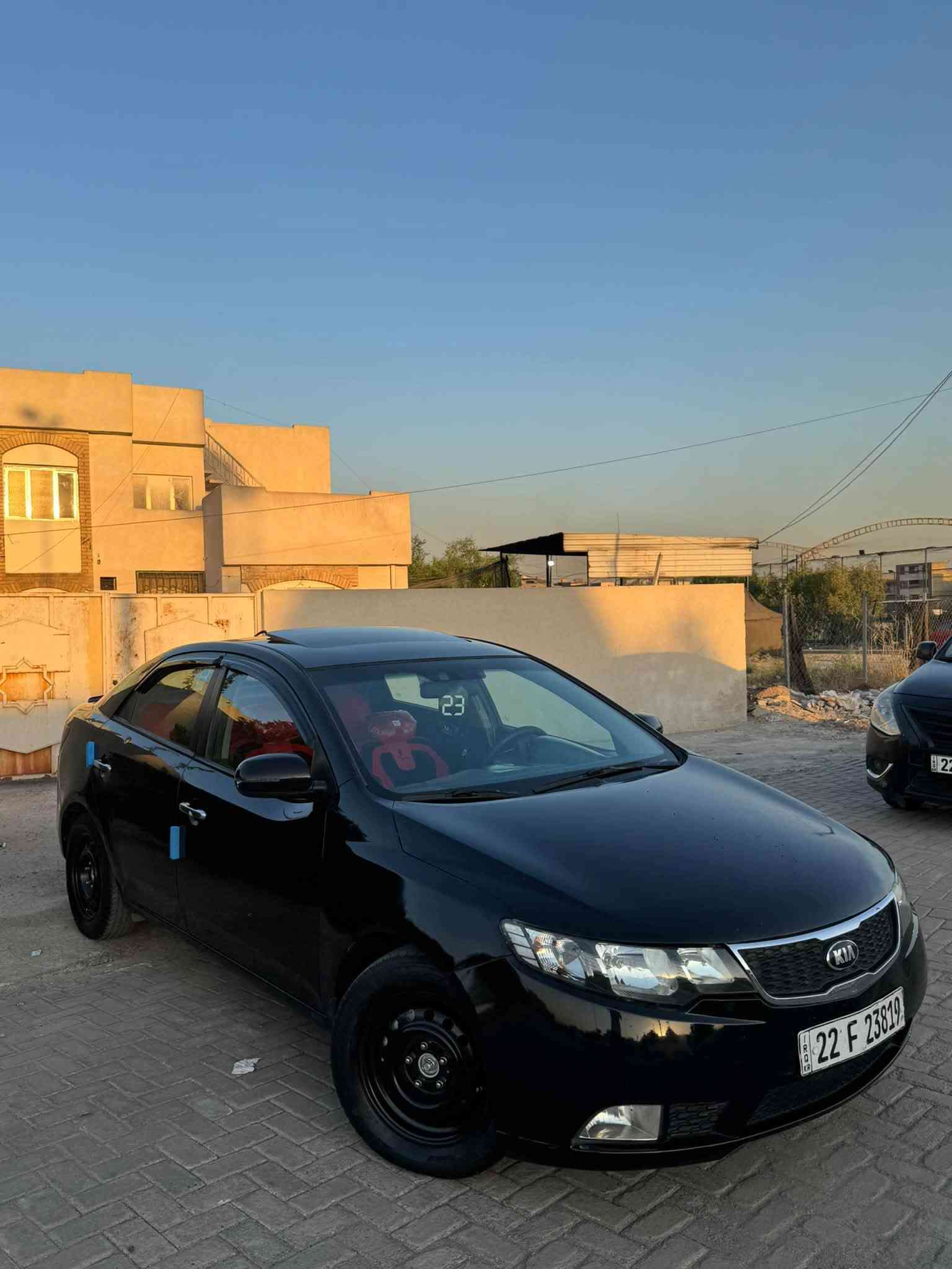السلام عليكم
للبيع او مرواس حسب القناعه 
سيراتو ٢٠١٢ خليجي 
بيه قطع صبغ ابيع حزام 
بدون دواخل 
بدون يرباك 
فول موصفات الخير 
محرك ٢٠٠٠ دوش 
كير ٦ نمر 
فتحه 
بصمه تشغل
بصمه بيبان 
شفتات سيترن 
حساسات خلفيه 
اشاير بلمري 
كامره خلفيه 
مري كهرباء 
فول تحكمات استرين 
تبريد ثلج 
شاشه تاب 
السياره جاهزه من كلشي فضل الله 
رقم شمالي شرط التحويل 
السعر ٨٤ وبيه مجال بصيط 
*********** 
مكاني بغداد حي الجهاد
