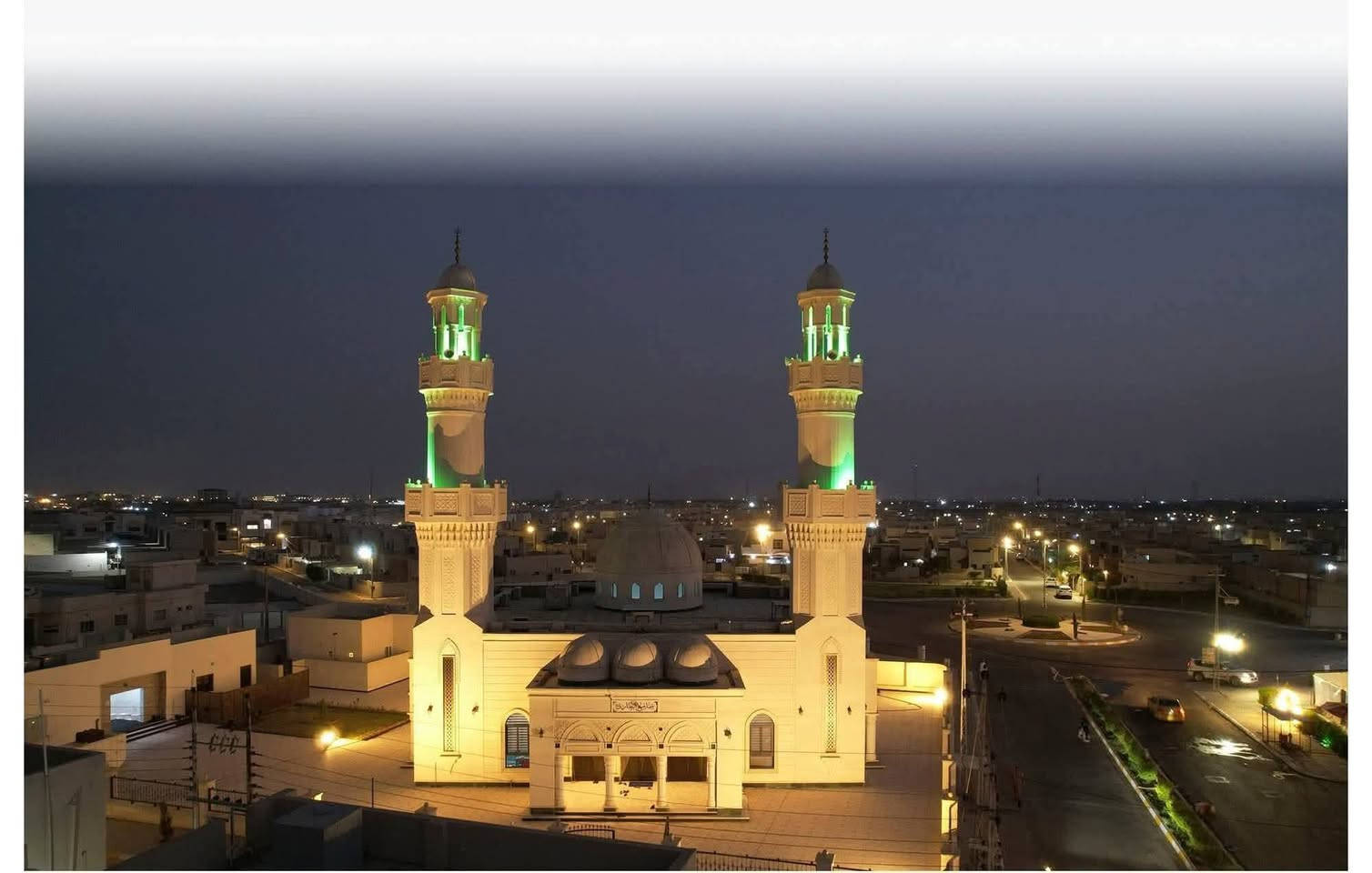دار للبيع/بيع سريع
مجمع الجوهرة السكني 
السعر مناسب جداً 
المساحة ٢٥٠ متر 
غرفتين 
استقبال 
صالة داخلية صغيرة
غرفه سندويج في الطابق الثاني 
كراج + حديقه وسقيفه 
موقع مميز قرب الاسواق والجامع والمدرسه 
للاستفسار 
***********
#مكتب_المتميزين
