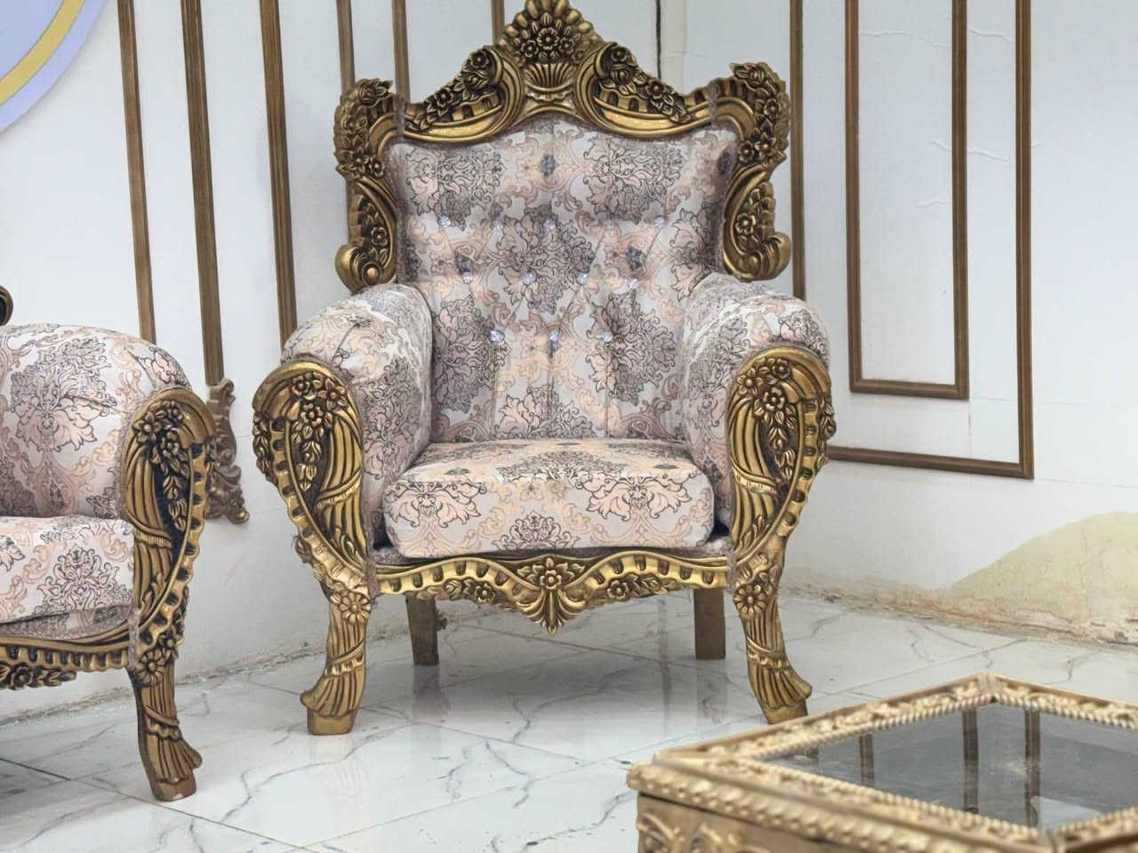 للحجز والاستفسار السعر ٩٥٠ توصيل مجاني ***********

نص مكتوب في الصور:
- *********** ***********