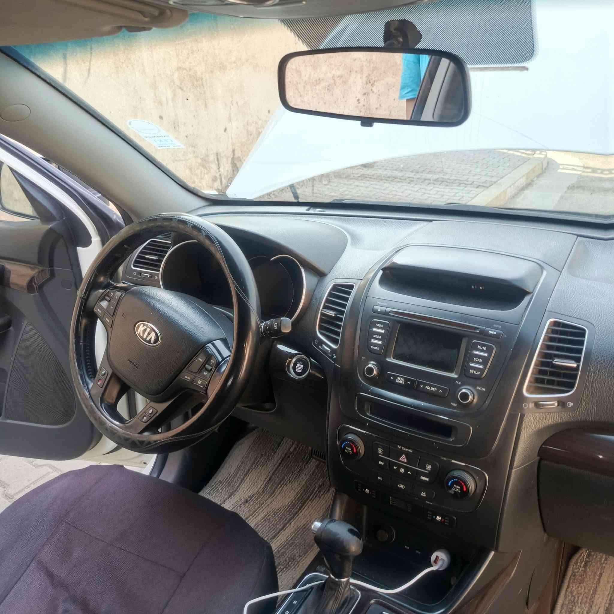 السلام عليكم..كيا سورنتو مديل 14 كويتي فول مواصفات.
ماشيه 200 ألف
رقم بغداد بأسمي 
بل سونار مأشر كير ومحرك مفتوح
بيهه رصعات بسيطه مامبينه 
تخم تاير 
باتري جديد
تبريد 
وشبيهه غير هذا اني اتحمل المسؤليه 
سعرها 185 وبيهه مجال
مكاني بغداد بسمايه 
***********
