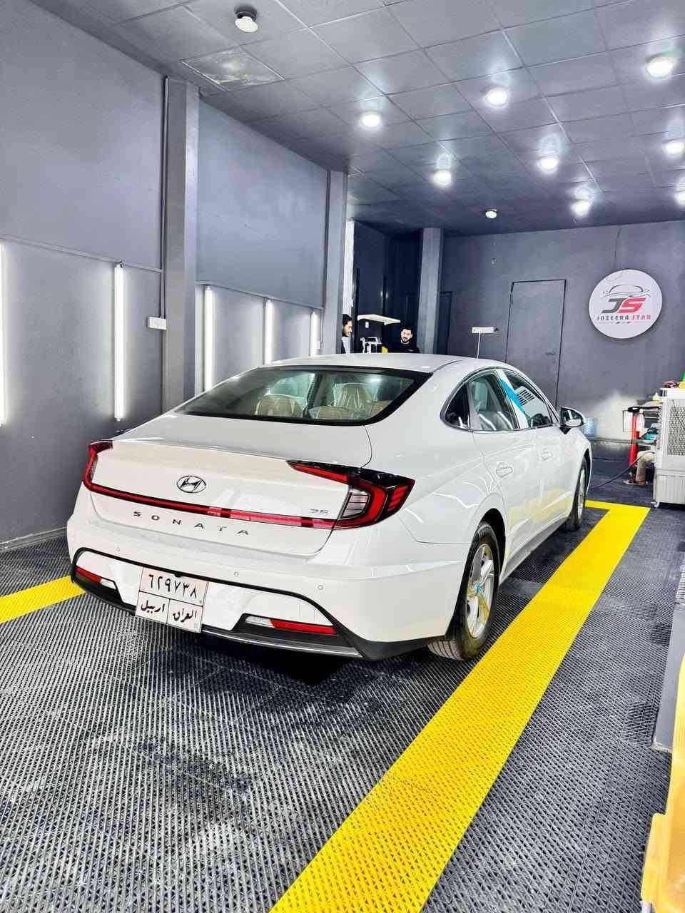 سوناتا 2020 خليجي اربيل باقي سنه ونص وتنتهي تريد وكاله او تحويل مضمون  مكفوله من ضربه وصبغ وتبديل وفتح ماعدا بنيد بيه بارد صغير  وباب بي بارد الباقي جديد وسياره احلا من الصور مكينه 2500 كفاله وكير كفاله جاهزه من كلشي حداديه جديده وتبريد ثلج وتخم تاير ومواصفات نص فول السعر 142 وبيه مجال للشراي مكاني بصره ياسين خريبط الشراي يتصل مامتواجد على الفيس رقمي *********** او *********** البصرة, العراق
