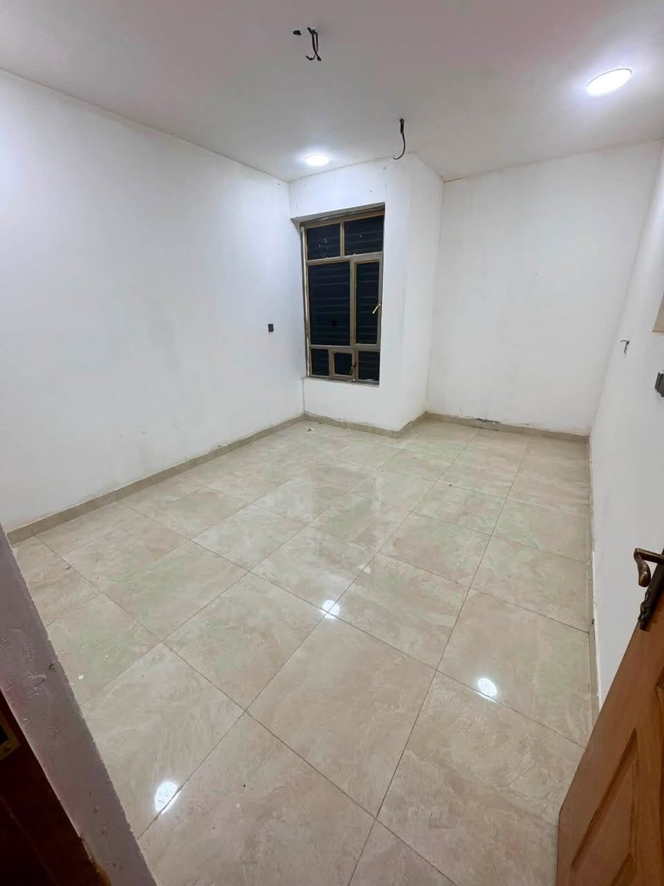 🏡 للإيجار | السيدية
📍 الموقع: السيدية – مربع الـ400
📐 المساحة: 50 م²

✨ تفاصيل العقار:
• غرفتان نوم
• صالة
• مطبخ
• حمام

💰 بدل الإيجار: 750 ألف دينار

📌 متوفر لدى مكتب حلم عقاري

📞 للتواصل والاستفسار:
***********.
