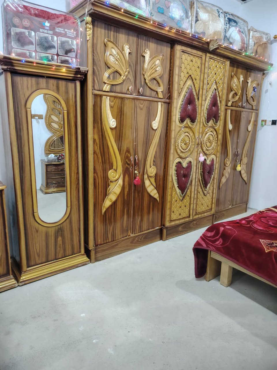 غرفة نوم للبيع فول نضيفه المكان الرمانه  السعر 700 الف وبيه مجال الاستفسار على هاذه الرقم ***********
***********

