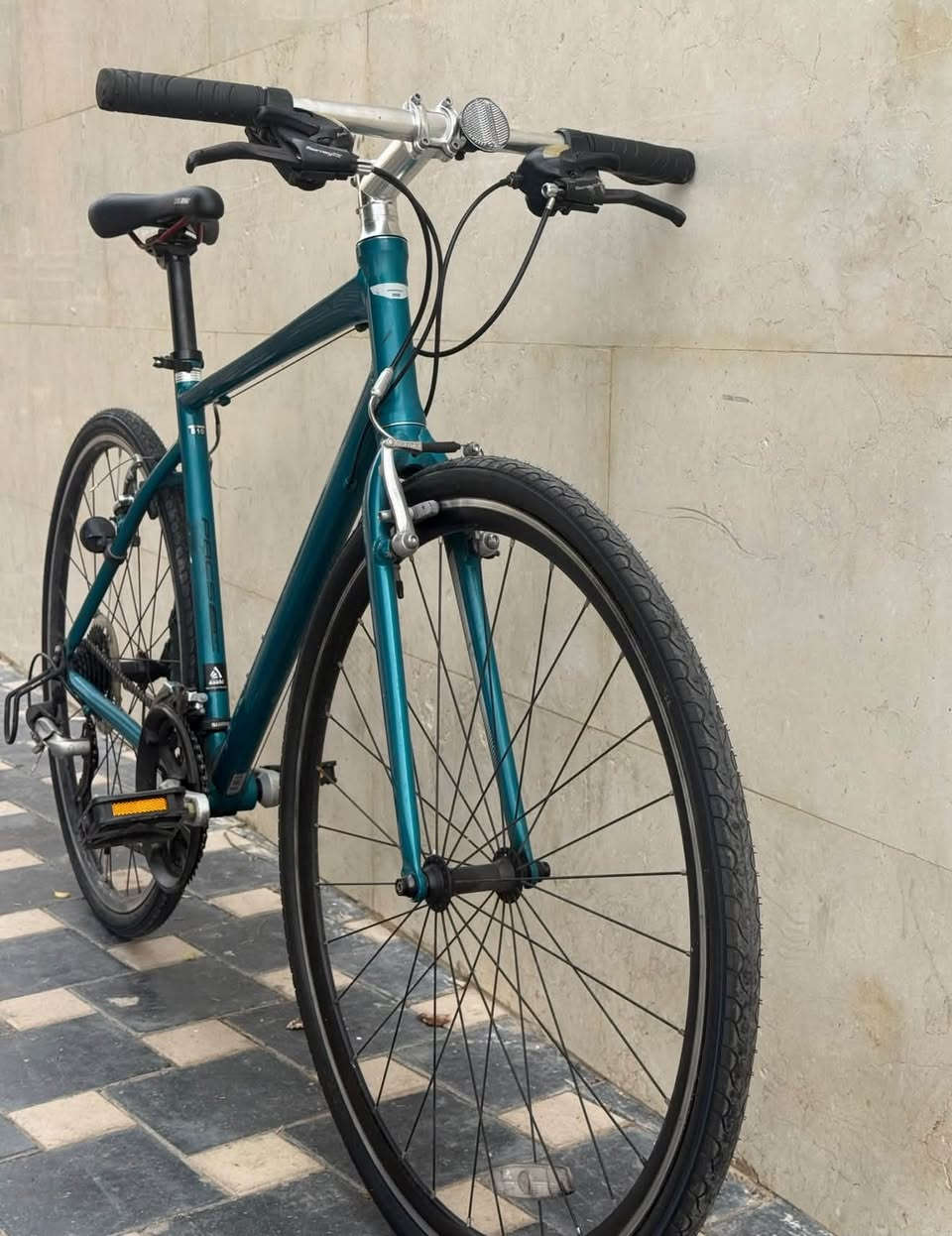 سلام وعليكم
بايك c700 من ماركه parecision sport المعروفه 
اليدور شي مميز و لون بالحقيقه احلا من الصور شي تحفه 
البايك كسر حاويه 
معدن فول المنيوم خفيف الوزن 
حجم البايك 28 ارتفاع 510 حجم m مناسب لطوال القامه 
البايك جاهز من كلشي 
سستم كير TOURNEY TX  3.8
كله سستم واحد من البايدرات و كيوره يدات ختم واحد 
وياله المنيوم طبقتين موس 
بريكات سستم واحد مضبوطه   
البايك كله ختم واحد 
مكان بغداد الاعضميه 
سعر البايك 225  وبي مجال 
للحاب يتفضل خاص او ***********
