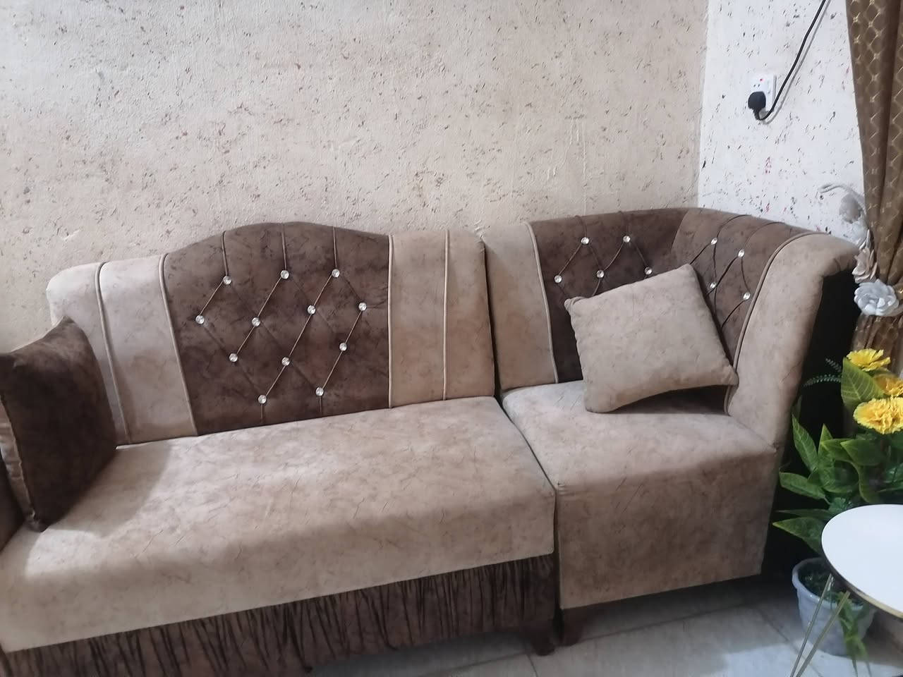 اتخومه اثنين ديوان مستعمل شي قليل السعر خاص اوالاتصال ع الرقم ***********
