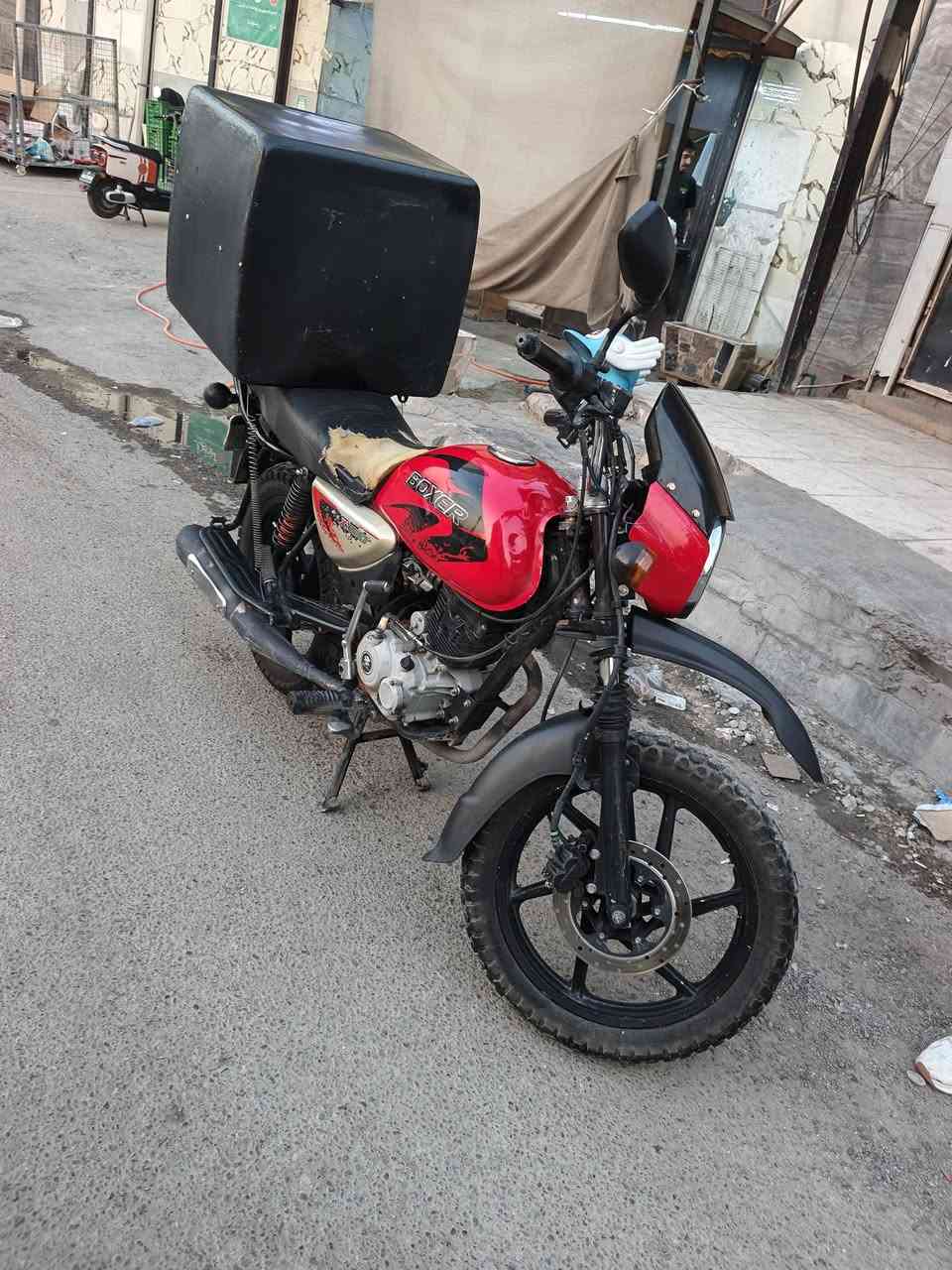 السلام عليكم بوكسر 23 نضيفه دراجه مرتبه مبيها شي مبيها أي نقص الله شاهد دراجه مرزوقة وتاخذه وبالك بارد ولو ما متوازي ولا ابيعهة دراجه مجفته يم مجد السوري ومعروف بشغله سعره 2000 مليونين وبيها مجال الشراي يتصل *********** مكاني بغداد زيونه
