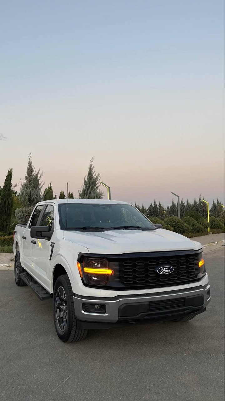 سڵاوتان لێبێت Ford F150 مواسەفات STX سەیارەکە تەنها 6,000مایڵ ڕۆشتووە زۆر تازەو جوانە گێڕو مەکینەی بەشەرت سەیارەکە ڕەقەم کاتییە تەنها چەمەلخی دواوەی سەکنی بۆیاخە بێ ناوگرتن مەکینە 5.0لتری8 بستۆن.
مواسەفات:
کامێرا 
حاسە 
رادار
ڕاگری نشێوی
جام کارەبایی
دیاریکردنی خێرای
ڕاگری مەچەک
قوفڵی دەرگاکان
لایت لید
دەبڵ ئەکسل
زۆر مواسەفاتی دیکە
نرخی 310 وەرەقە و مەجال
ژمارەی مۆبایل:*********** السليمانية, العراق
