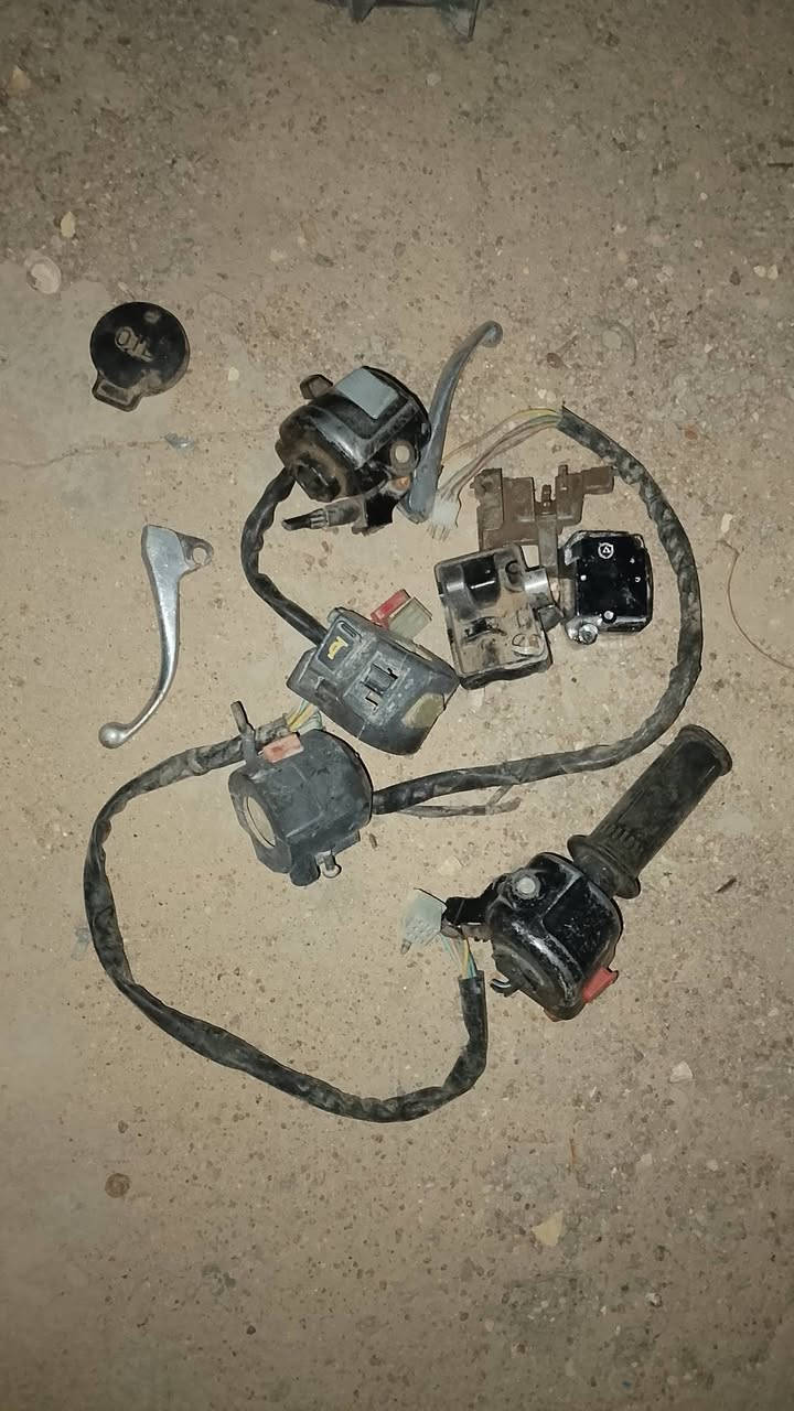 السلام عليكم غراض مال دراجات 120 و60 
للبيع ناصريه مركز سيد خضير كلمن وسعره هاذا رقمي ***********
