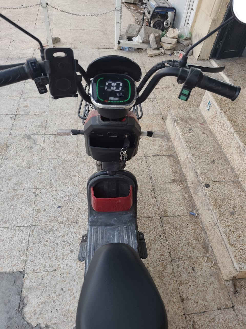 *للبيع بسكليت كهربائي*
*المواصفات:*
- *القياس:* كبير 
- *البطاريات:* 5 بطاريات كبار
- *المسافة:* يمشي 50 كيلو بالشحنة
- *مميزات:* تشغيل عن بعد 
- *حالة البطاريات:* 100/100 نظافة

*السعر:* 370 ألف دينار  
*للتواصل:* ***********

