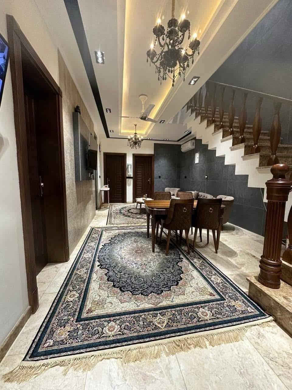 دار للبيع-موقعه البنوك مربع الفتلاوي بناء حديث درجة اولى
للتواصل /*********** 
( المساحه ١٨٠ متر) 
يحتوي على :
-اربعه نوم سويت 
-استقبال
-ومطبخ حار بارد 
-صاله كبيره 
-كراج سيارات وحديقة داخلية وخارجية 
-الواجهه مرمر ارضيات مرمر 
-بناء حديث درجة اولى بناء سنة ٢٠٢٤
علماََ توجد لدينا عروض اخرى بمساحات مختلفه 

نستقبل عروضكم كافة وتسويقها مجاناََ

ونستقبل طلباتكم كافة وتوفيرها باسرع وقت 

للتواصل والاستفسار شركة كل العرب 
موقعنا-البنوك شارع الكنيسة مجاور روضه البنوك الأهلية  
الشركه مجاز رسميا من قبل غرفة تجارة بغداد.
شهاده وكيل عقاري معتمد من منصه عقاري
