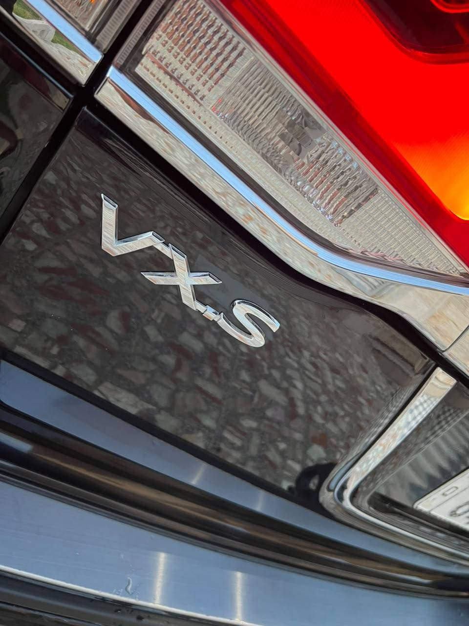لاندكروز 2019 اصل تكمه وسنويه VXS جكات للي يدور سيارة جديدة وقطعة نادرة من نوعها
السيارة مكفولة كفالة عامة من جميع النواحي ونظيفة بمعنى الكلمة محرك 5700 فول مواصفات 
شرط الفحص
كير ومحرك بشرط كفالة
رقم بغداد باسمي شخصياً
عدد البصمات 2

🟡 السعـر 💵 525 بيها مجال بسيط سعره مناسب

المواصفات:
حساسات أمامي وخلفي
كاميرات 360 أمامي وخلفي وجانبيات – 4 كاميرات
مري شفط ونظام ترحيب
تبريد بالكشنات
باب خلفي كهرباء
لايتات دبل عدسة + LED
جميع الكشنات كهرباء
زنون بلادي
فتحة سقف
نظام اقتصادي للبنزين Economy
داخل جلد لونين
بلوتوث وتلفون ونظام ملاحة
تثبيت سرعة تفاعلي
نظام صوت Mark Levinson
مقاعد تدفئة وتهوية
3 شاشات
نظام مانع الانزلاق
نظام نزول المنحدرات
إشارات بالمرايا الجانبية
منفذ طاقة
Bluetooth / USB
جكات
شاحن هاتف Wireless
ستيرن كهرباء + خزن ستيرن + خزن كشنات
السيارة جديدة جداً واستعمال نظيف
وبعد بيها مواصفات هواي ومعروفه 

الاستفسار على الرقم التالي 
 ***********
