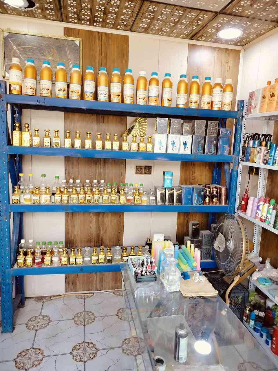 محل عطور وكوزمتك وساعات للبيع الحمزه الشرقي
***********
