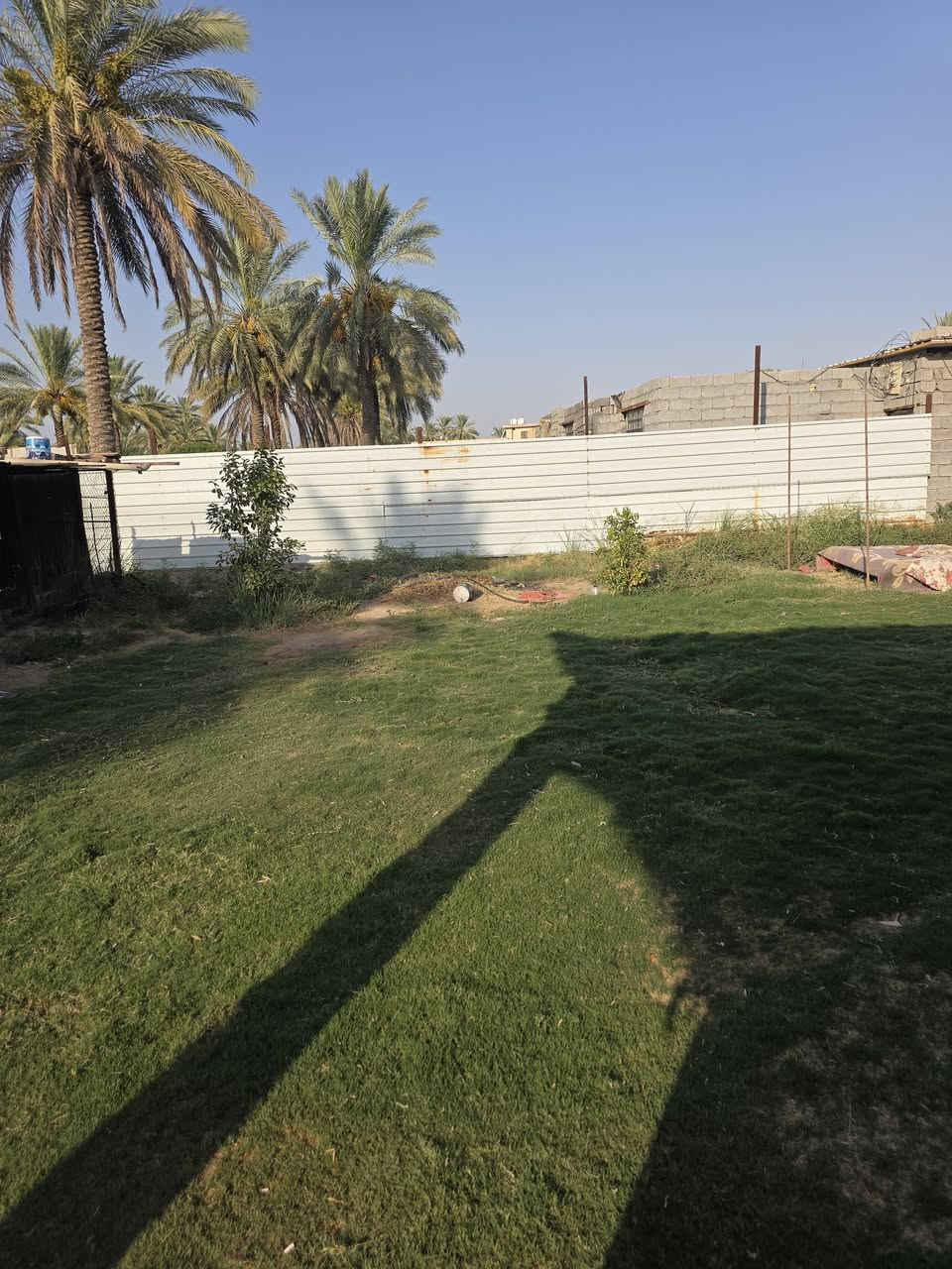 السلام عليكم ورحمة الله وبركاتة 
متابعينا الكرام 👋🏠
🏠دار للبيع المساحه 700م الواجهة 28.50ونزال 24.50يحتوي الدار على 4غرف منام وصالة ومطبخ وصحيات داخليه وخارجيه وحديقه🌱🏞 كبيره بجانب البيت صنف الأرص ملك صرف زراعي 🛣العنوان بغداد شاطئ التاجي مزرفه وحصيوه قرية البشاوي‼️‼️ 
للاستفسار الاتصال على الارقام الاتيه 
كورك واتساب  ***********📞
اسيا ***********📞
مكتب ديرتنا للعقار 🏢
