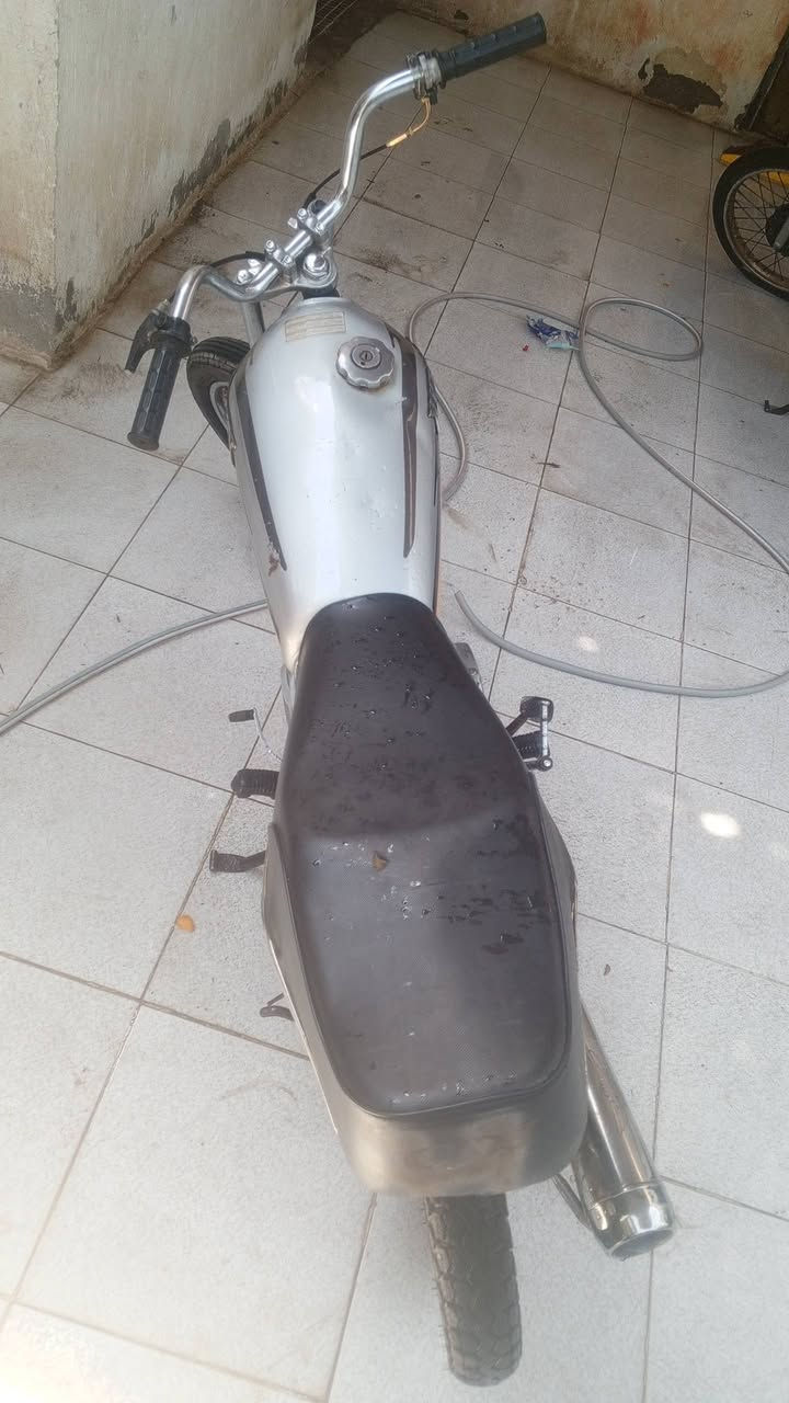 عمي 👍سلام عليكم دراجه لبيع  يعني  دراجه نضيفه انضف من بصوره سعر300وبيها مجال  لشراي وبيها  مجال لحلوين مكاني حي صناعي ناصريه رقمي لستفسار *********** مامتواجد فيس راسلني واتساب وبخدمت شراي
