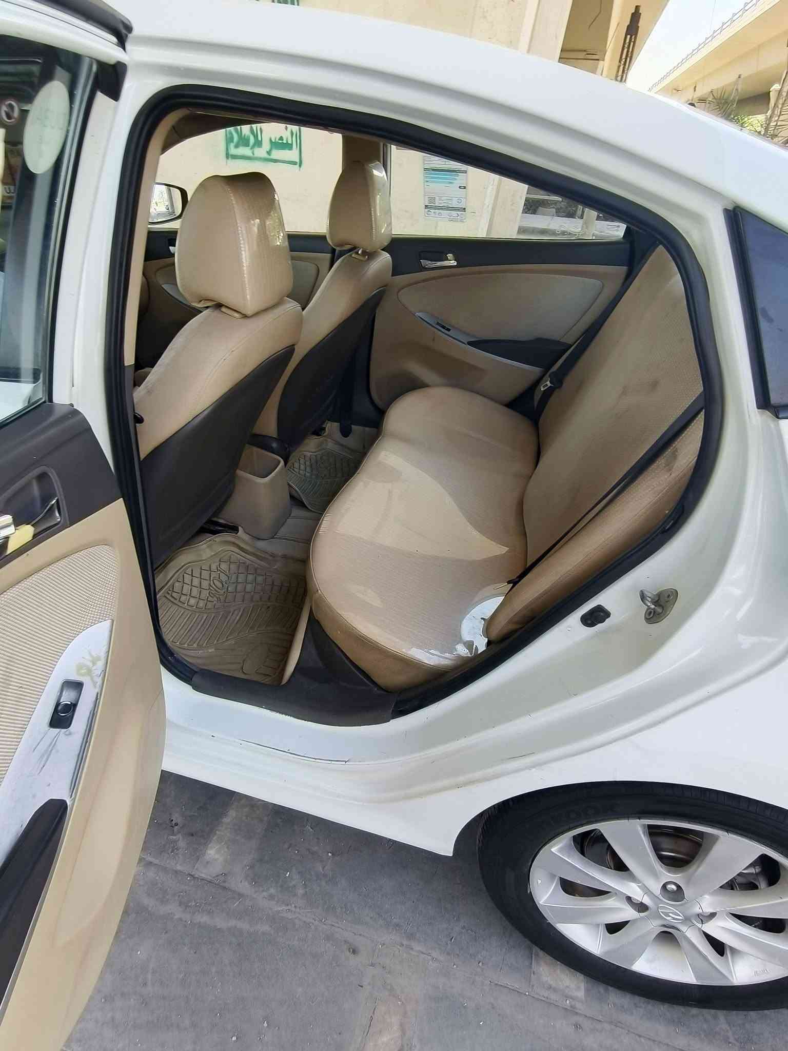اكسنت موديل 2013 وارد خليجي رقم بغداد انجليزي تحويل ثاني يوم حجم المحرك 1600 دوش تخم تاير تبريد شغال السياره بيها قطعه واحده صبغ مكان السياره بغداد السعر 78 وبيها مجال رقم الهاتف***********

