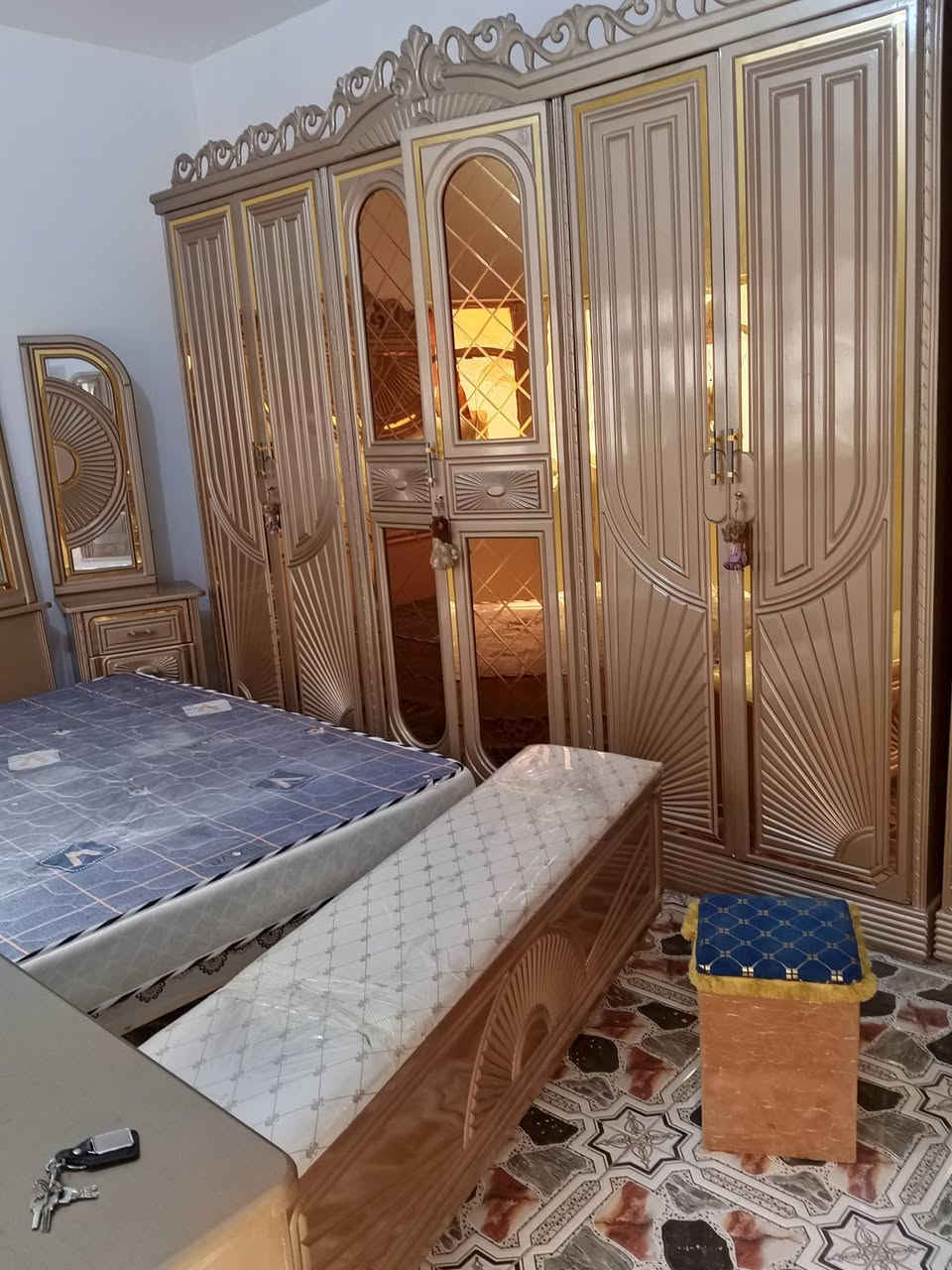 السلام عليگم 
غرفة اخشاب للبيع* خشب عراقي تصميم ترگي 
لتواصل والاستفسار أگثر *********** واتساب
