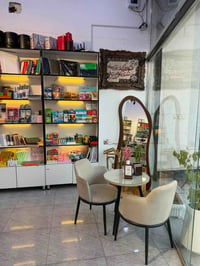 📚🌹 مكتبة ومحل زهور متكامل للبيع رجاءاً الي يعرف نفسه ميشتري لا يجي يكل...