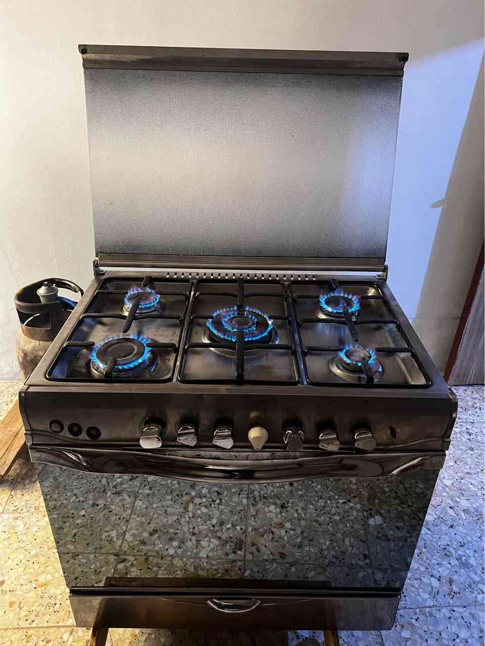 طباخ مصري يونفرسل خمس عيون الحجمً الصغير شغال كله وعلى الفحص  سعره 150 وبيه مجال المكان نهايه الشعله منطقه الدهله *********** بغداد, العراق
