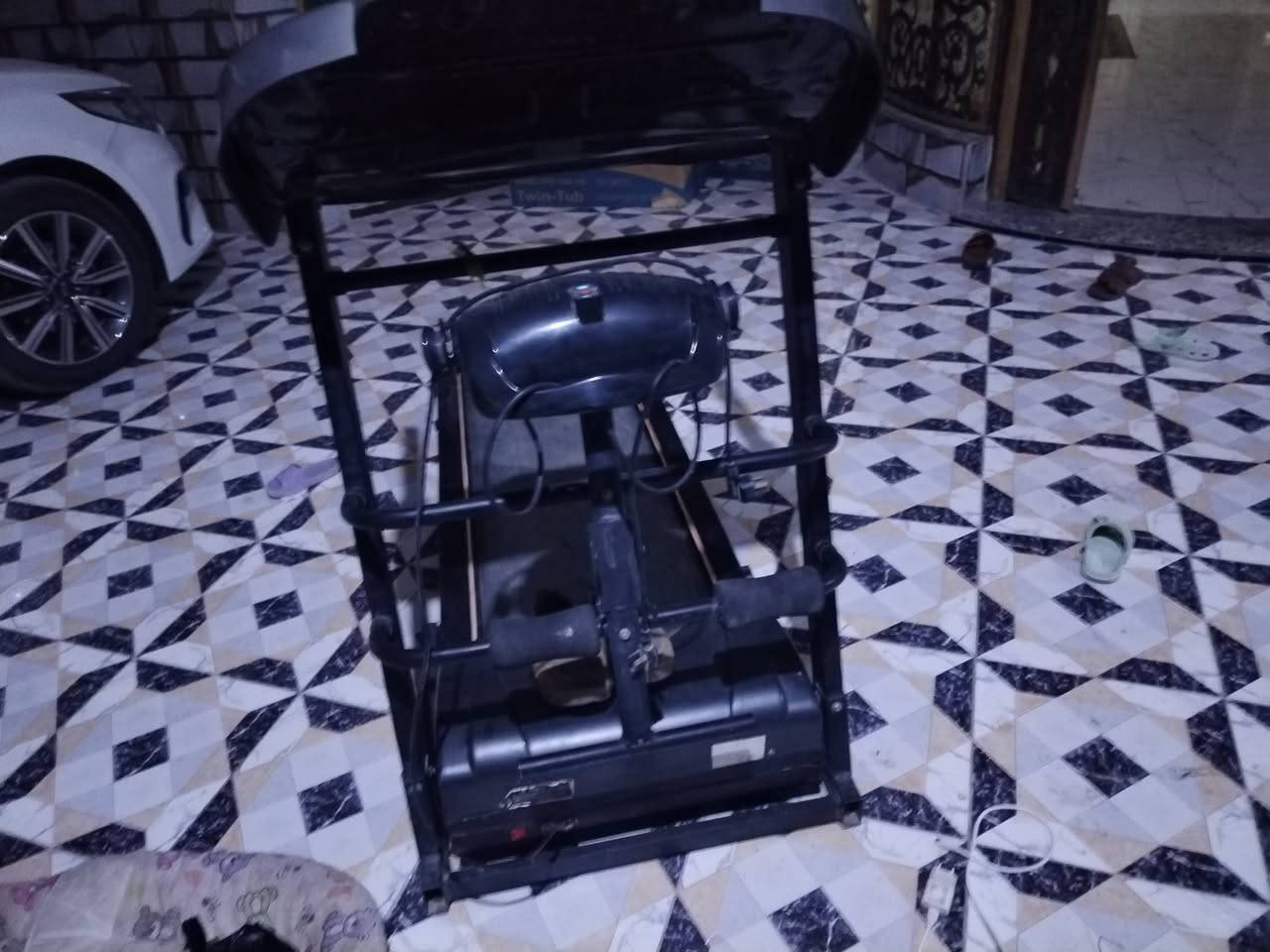 جهاز جري البيـــــــــع سعر 200
وزن 120كغم 
جديد ويشتغل 
لمكان 
المثنى رميثه قضاء النجمي 
***********
