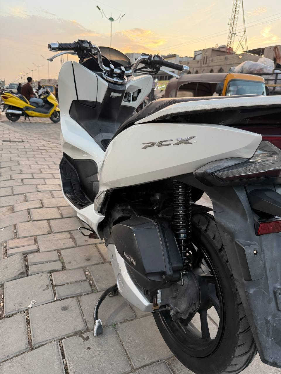 ‏سلام عليكم
‏جيل ثالث كوري PCX
‏مكينه 125 
‏ماشيه 27 الف
‏مكفوله كفر ومكينه 
‏دراجه جديده مابيها نقص 
‏السعر 13 ونص ورقه 
‏العنوان بغداد حي البتول قرب فلكه حي النصر
‏واتساب اتصال *********** 📱
‏
