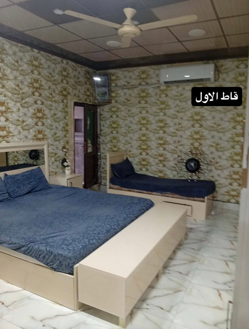 🏠 للبيع بيت قاطين  + مشتمل بمواصفات مميزة اركوازي كيعان وريا

🏠 المساحة: 150 متر
💧 يحتوي على بئر ارتوازي
🏡 مكون من بيت قاطين + مشتمل مستقل

🔹 تفاصيل القاط الأول:

* غرفة نوم (4×5)
* استقبال (4×5)
* هول داخلي (4×8)
* مطبخ (2.5×6)
* مجمع صحيات

🔹 تفاصيل القاط الثاني (معزول - درج خارجي):

* تشطيب مغربي كامل
* غرفة (4×5)
* هول (4×6)
* مطبخ (3×4)
* صحيات

🔹 المشتمل (مفصول تماماً):

* غرفة نوم (4×4)
* هول (4×6)
* مطبخ (3×4)
* صحيات

💰 السعر: 85 مليون دينار
⚡ قابل للتفاوض (بيها مجال)

📞 للتواصل: ***********
