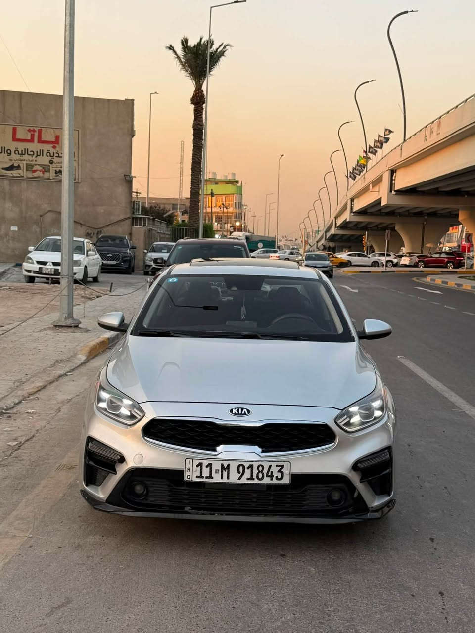السلام عليكم للبيع كيا فورتي 2019 S
فول 1/1 عدا البصمه 
ماشيه 57 الف mi
مواصفات سياره 
فتحه 
لايت 4 عدسات زنون عالي ناصي بلادي 
بكلايت لد 
شاشه 
ويل جبير 
موديات قياده 
رادارات
توقف ذاتي 
وبعد بيها مواصفات 
الحادث جاملغ وباب مبدل نفس لون حادث امريكا 
وهنا بيها شبر بارد بلجاملغ الخلفي
الباقي كفاله
رقم بغداد بسمي 
السعر 125 ورقه 
للاستفسار ***********
