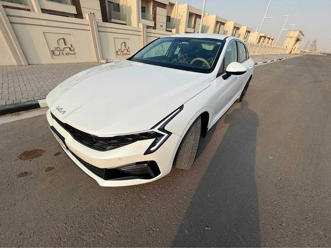 السلام عليكم 
كيا k5خليجي موديل26 كفاله عامه من زلغ بعدهي بضمان شركه 
محرك 2500 موصفات كامره وحساس امامي خلفي جاهزه من كلشي 
ماشيه24الف مكاني البصرة تنومه رقم ***********
السعر 225$ وبيه مجال البصرة, العراق
