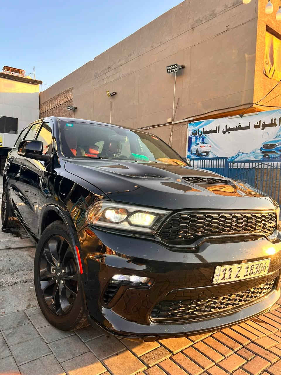 دوج دورنكو 2022
🔥 المواصفات العامة:

* 🇺🇸 أمريكية الصنع
* ⚙️ محرك HEMI V8 5.7L
* 💪 قوة 360 حصان
* 🔥 عزم 529 نيوتن.م
* 🕹️ ناقل حركة أوتوماتيك 8 سرعات
* 🛞 دفع رباعي AWD
* 👥 3 صفوف / 7 ركاب
* ⛽ بنزين
* 🏁 أداء رياضي مع صوت V8 مميز
* 🛻 قدرة سحب عالية تصل إلى حوالي 3.3 طن
* 💺 مقصورة فاخرة وتجهيزات R/T Max
* 📱 شاشة ترفيه ومزايا اتصال
* 🔊 نظام صوت فاخر حسب التجهيز
* 🛡️ أنظمة أمان ومساعدة للسائق
* 🖤 تصميم رياضي وواجهة هجومية
*💺داخل دم الغزال
* رقم الشاصي 1C4SDJCTXNC190954
DODGE DURANGO R/T MAX — V8 5.7 HEMI 🔥

السعر خاص واتساب او الاتصال ع الرقم الاتي
 ‭ ‬ ***********
