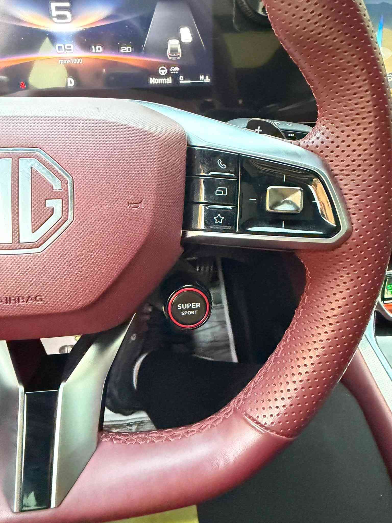 🔥🔥 MG 7 LUX 2024 | 2.0 TURBO 🔥🔥
💥 محرك 2.0 TURBO
💪🏻 261 حصان
🔥 405 نيوتن.م عزم
⚙️ گير أوتوماتيك 9 سرعات
🚘 دفع أمامي
✨ فل أوبشن LUX:
✅ فتحة سقف بانورامية
✅ جنوط رياضية 19 إنش
✅ مقاعد جلد
✅ مقاعد كهربائية
✅ شاشات رقمية
✅ شاشة وسطية كبيرة
✅ نظام صوت BOSE 🔊
✅ شحن لاسلكي 📱
✅ دخول وتشغيل بدون مفتاح
✅ شنطة كهربائية
✅ كاميرات 360°
✅ حساسات أمامية وخلفية
✅ إضاءة LED
✅ إضاءة داخلية Ambient
🛡️ أنظمة أمان ومساعدة متطورة:
✅ 6 Airbags
✅ Blind Spot
✅ Adaptive Cruise Control
✅ Forward Collision Warning
✅ Automatic Emergency Braking
✅ Lane Departure Warning
✅ Lane Keep Assist
✅ أنظمة ثبات وتحكم إلكترونية
السياره ماشيه 24 الف كيلو
السياره نضيفه وجديده شخط مابيه مكفوله من التبديل والبارد والصبغ بيه فقط رصعه بالجاملغ الامامي ترهمpdt
السيارت رقمه سليمانيه ومضلل
بيه كتاب تضليل من مرور سليمانيه
📩 للاستفسار ***********
📍 الموقع: بغداد
💰 السعر: [227$
