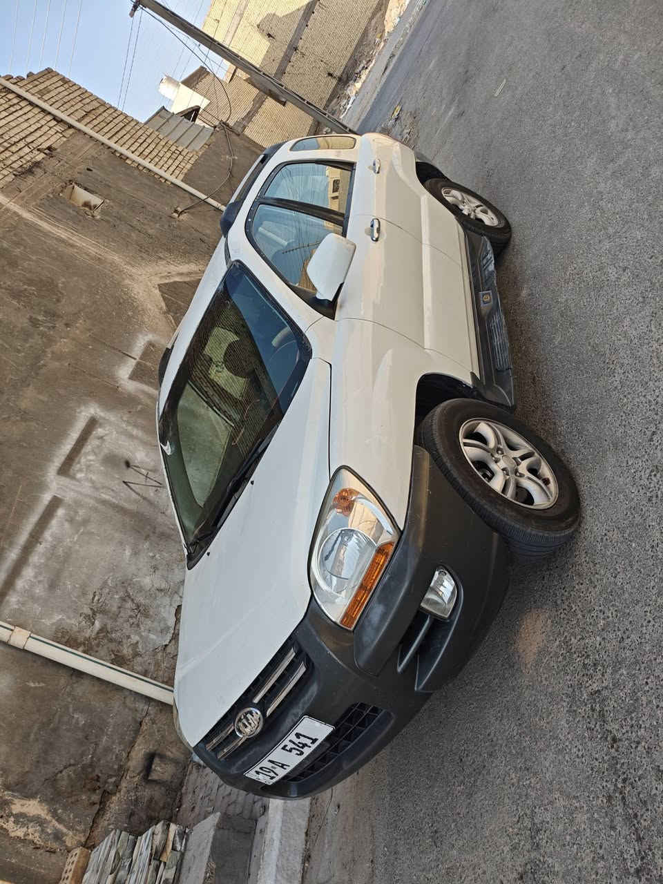 السلام عليكم كيا سبورتج موديل 2008 وارد امريكي باسمي رقم كربلاء ضررها  الأمريكي الجاملغ الأيمن والسيارة مصبوغة عام جمالية سيارة جاهزة حدادية گير مكينة 6 سلندر 2700 فقط نقص تبريد رقم مميز 541 أ كربلاء 
مكاني كربلاء السعر 78 وبيها مجال قليل 
للتواصل ***********
