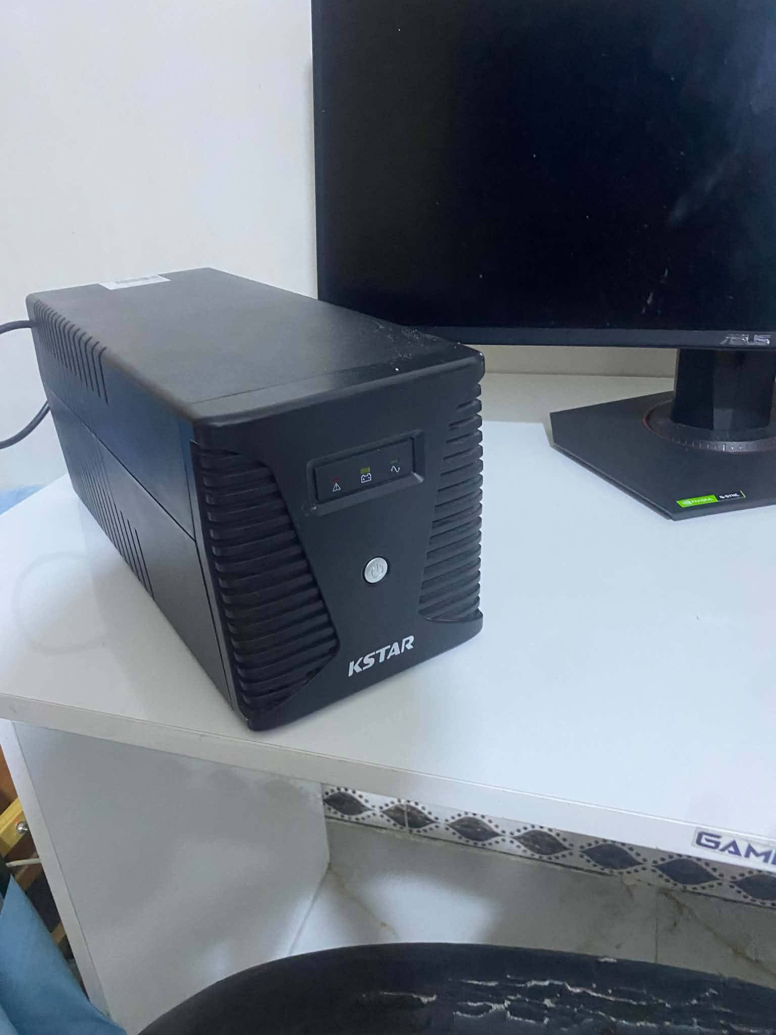ميز وكرسي • شاشة ASUS TUF ٢٧ • يو بي اس ١٥٠٠
