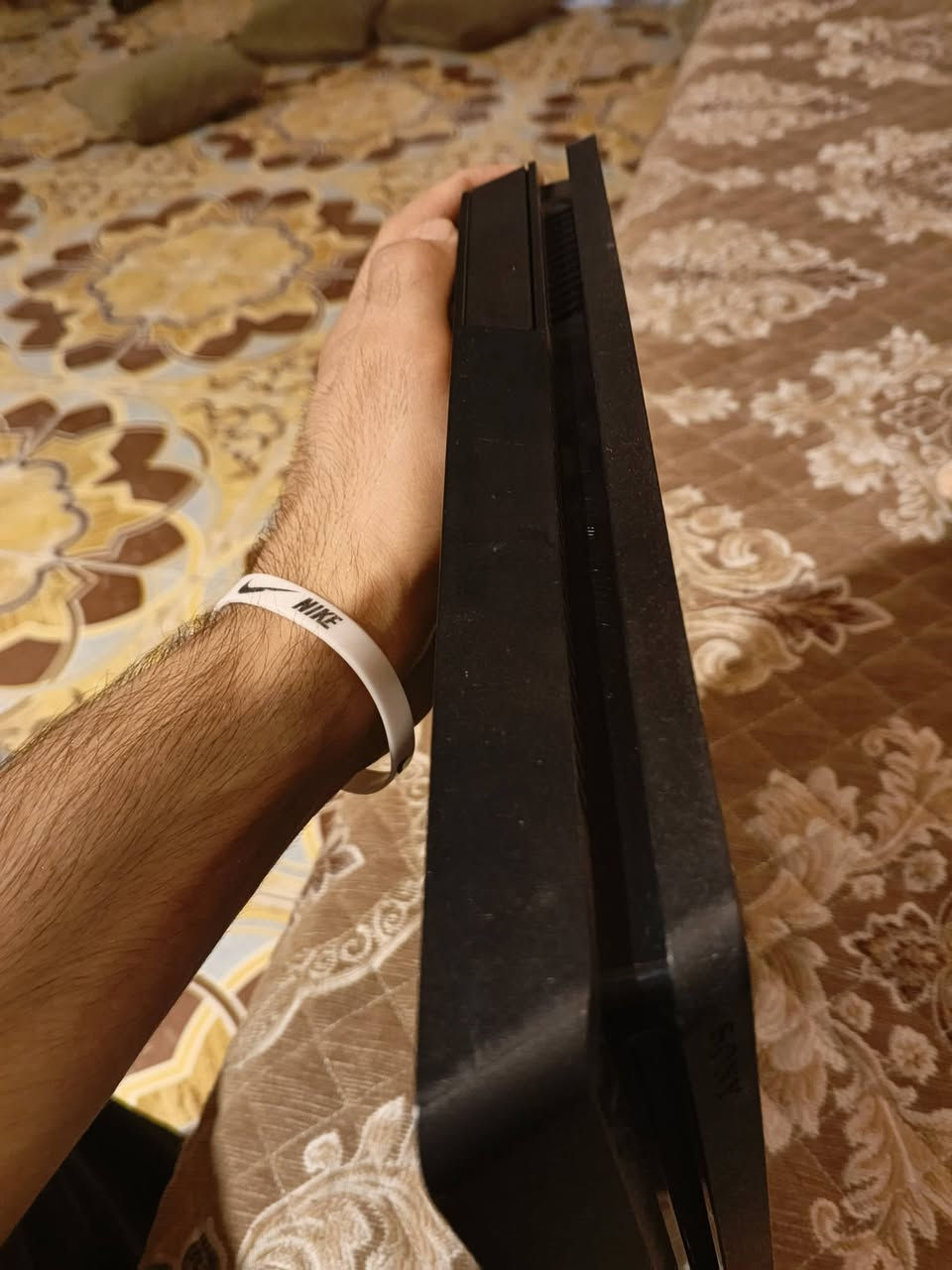 بلي فور 4 سلم اون لاين نظيف لا مفتوح ولا مصلح لوك ستيكر نظام 13.02 مع كامل ملحقات مع قرص جي تي اي ب 230 العنوان ديالى بعقوبة للاستفسار خاص او الاتصال ***********
