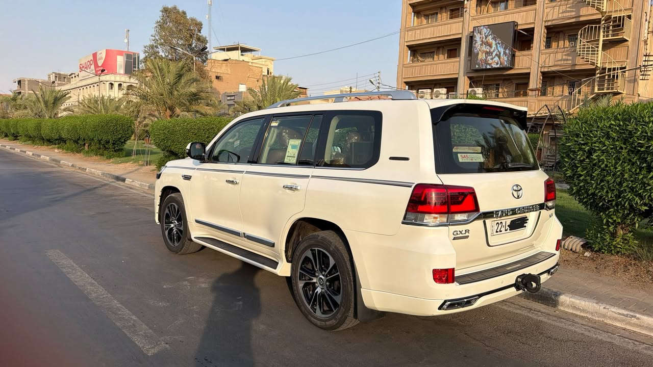 السلام عليكم
لاندكروز كراند تورينك موديل 2021 v8 محرك 4600
سياره كاملة المواصفات تشغيل عن بعد كراسي جلد كهرباء  2 بصمه شاشات خلفيه وباقي المواصفات المعروفة 
 السياره اخت الزيرو مكفولة كفالة عامة سونار موجود
مكان السيارة بصرة، رقم اربيل باسمي الشخصي تحويل مباشر
السعر 565 ورقة
للاتصال ***********
