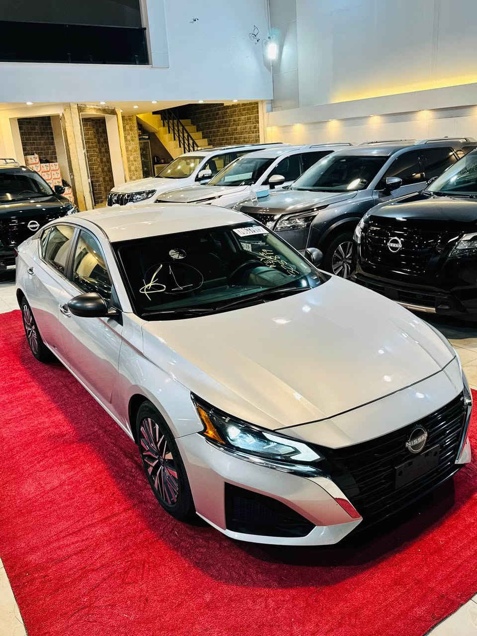 نيسان التيما 2024 - فئة SV - لون سلفر
§ السعر: [ علق بالرقم 24] سيتم الرد بشكل مباشر على الخاص
•كاتي تترقم شمالي (اربيل-سليمانية-دهوك)
المواصفات الكاملة:
المحرك: 2.5 لتر - 4 سلندر - 188 حصان الكير: CVT اوتوماتيك - اقتصادية جداً
اللون: فضي بريليانت سلفر - مرغوب
الويل: 17 انج المنيوم SV بلادي اللايت: LED نهاري + زينون عالي واطي
المري: كهرباء (بدون اشارة وبدون طي حسب مواصفات SV
الامريكي)
المواصفات الداخلية:
بصمة تشغيل + تشغيل عن بعد + دخول ذكي
Apple CarPlay & Android Auto + انج 8 شاشة
كاميرا خلفية + حساسات خلفية
تبريد قطعتين - تحكم منفصل
مقاعد مخمل + كرسي السائق كهرباء مثبت سرعة + تحكم ستيرن كامل
الأمان - فئة SV:
رادار امامي + مانع تصادم
نظام النقطة العمياء
تنبيه الخروج عن المسار
تنبيه حركة خلفية
8 ايرباك
التفاصيل:
وارد امريكي - نظافة عالية جداً
المكان: كركوك - جاهزة للترقيم والفحص
للاستفسار
*********** كركوك, العراق

نص مكتوب في الصور:
- 78637915