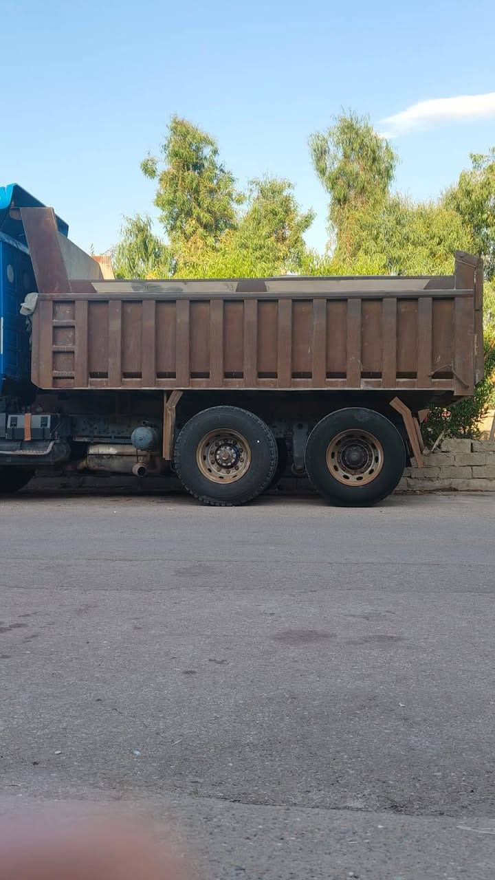 للبيع للبيع: بدي قلاب سويدي متكامل مع الجك والريمونت والجاملغات! 🚚 طوله 460. موجود في صناعة وادي عكاب قرب السجة. السعر 35$ فقط! 🤑 للتواصل: ***********. #للبيع #قلاب_سويدي
