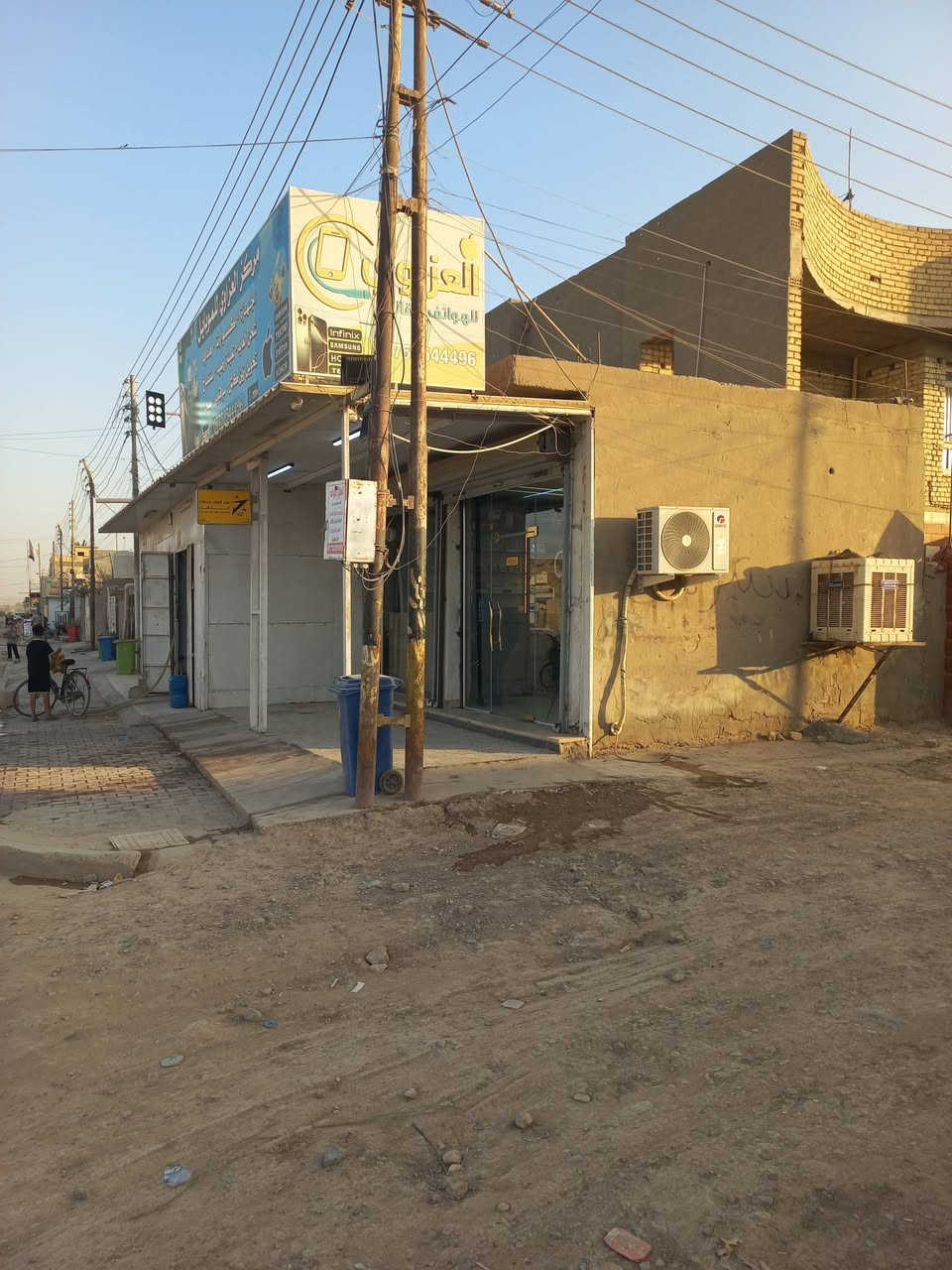 السلام عليكم
بيت مع ٥ محلات ركن تجاريه مساحة ٣١٠ متر للبيع 

شارع الربيع السايدين قرب عصفورية 

للاستفسار  ***********

***********
