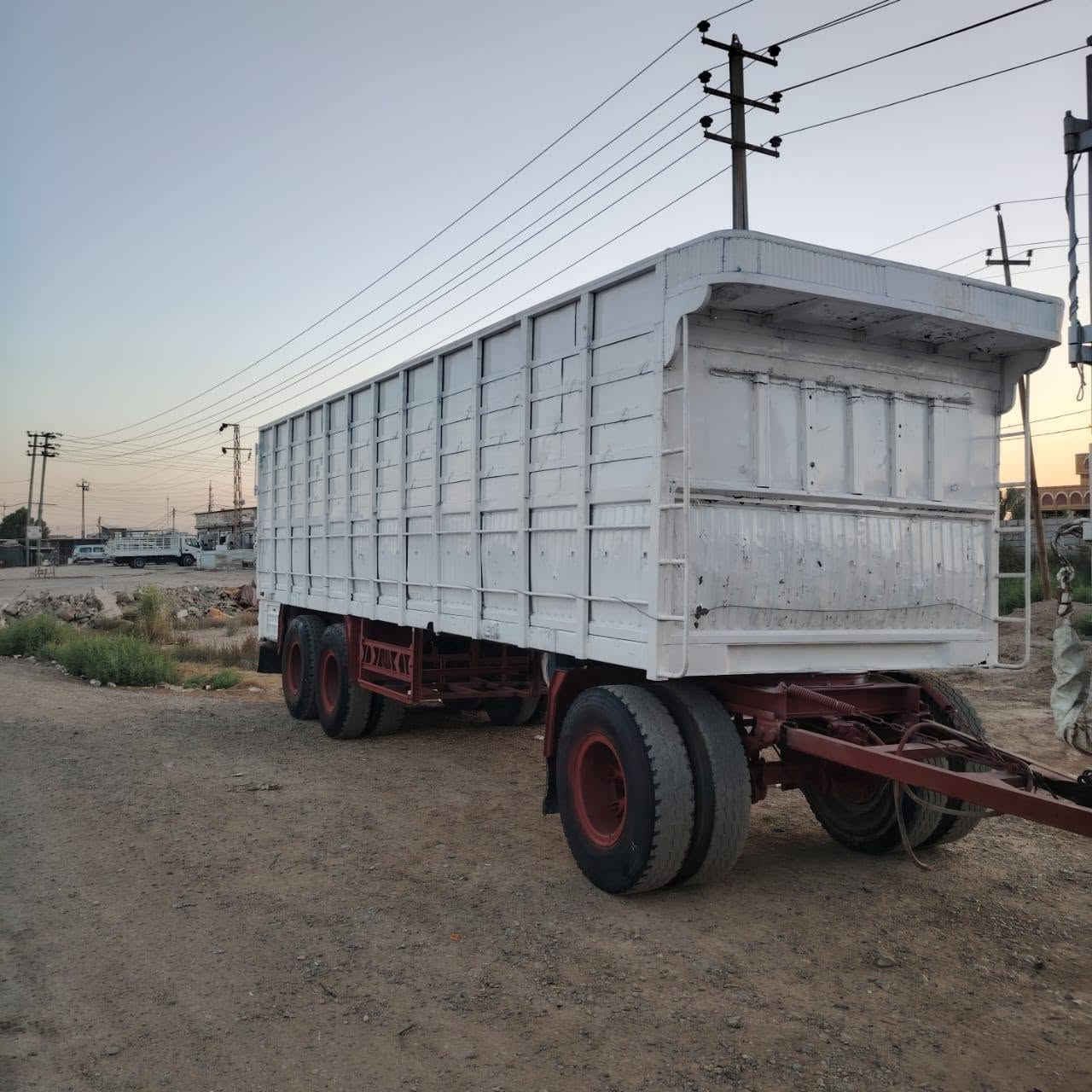 مقطوره للبيع طول ٨٥٠ للاستفسار ***********

